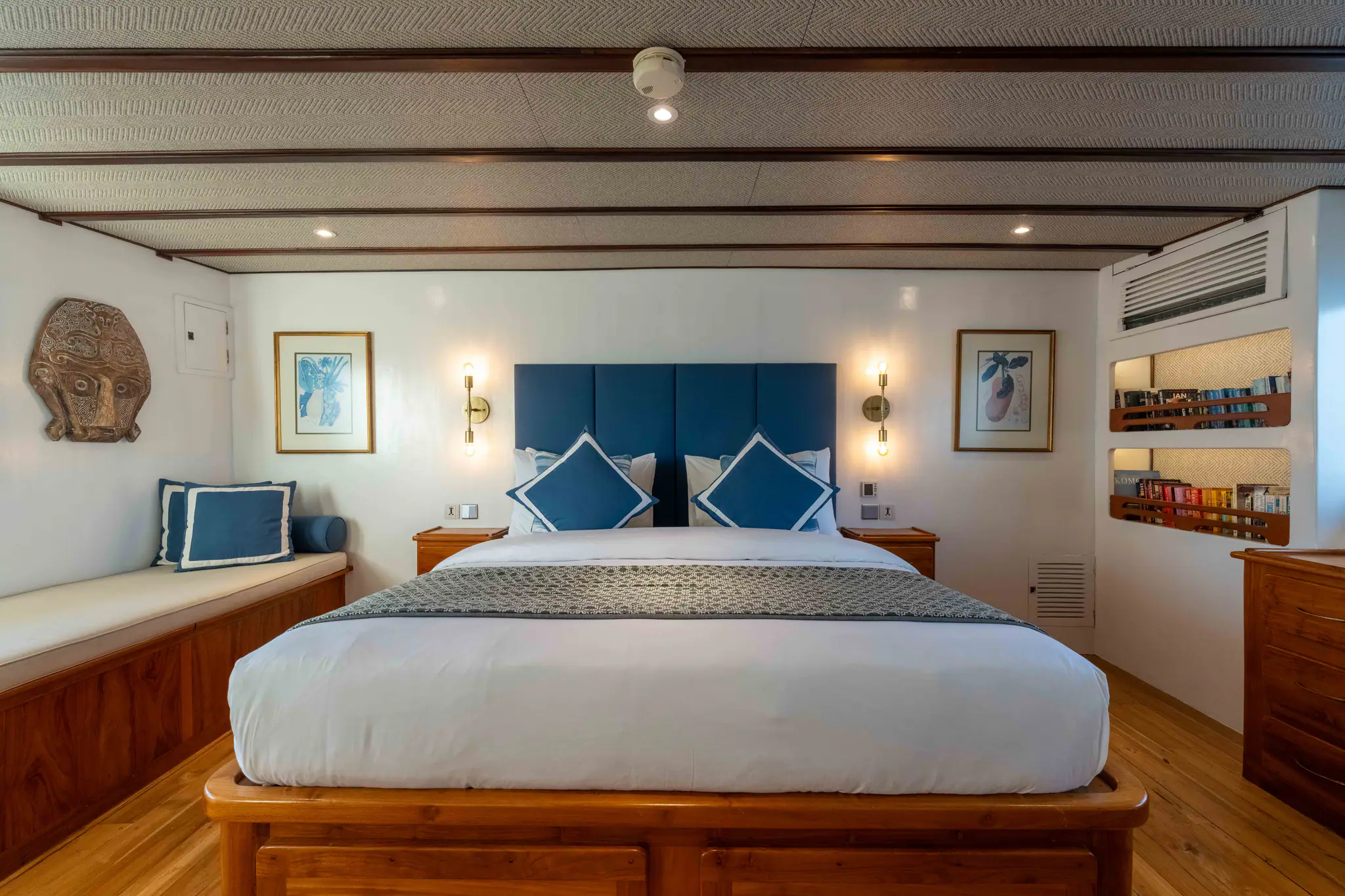 Rascal Adventure Yacht | Elegant Blue Cabin 