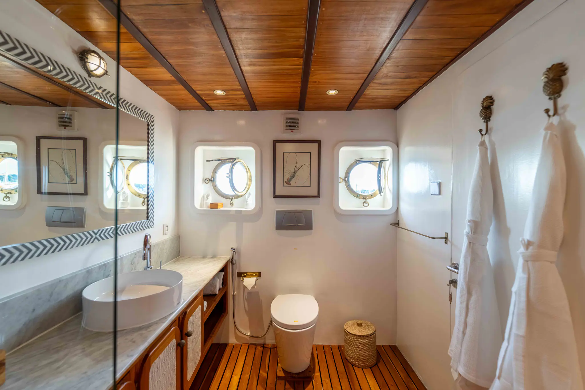 Rascal Adventure Yacht | Master Cabin Private Bathroom