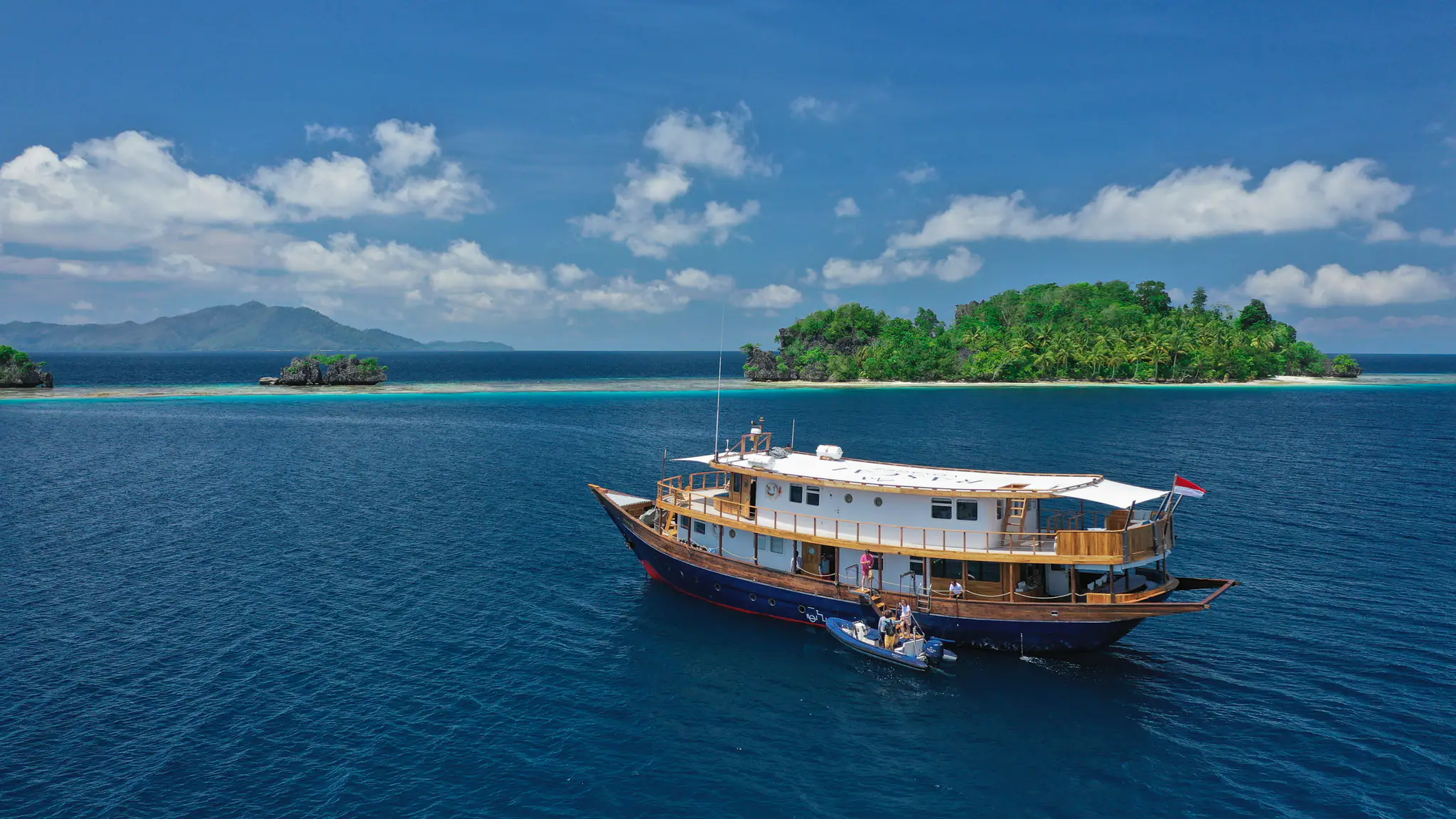 Rascal Adventure Yacht | Cruising through Raja Ampat waters