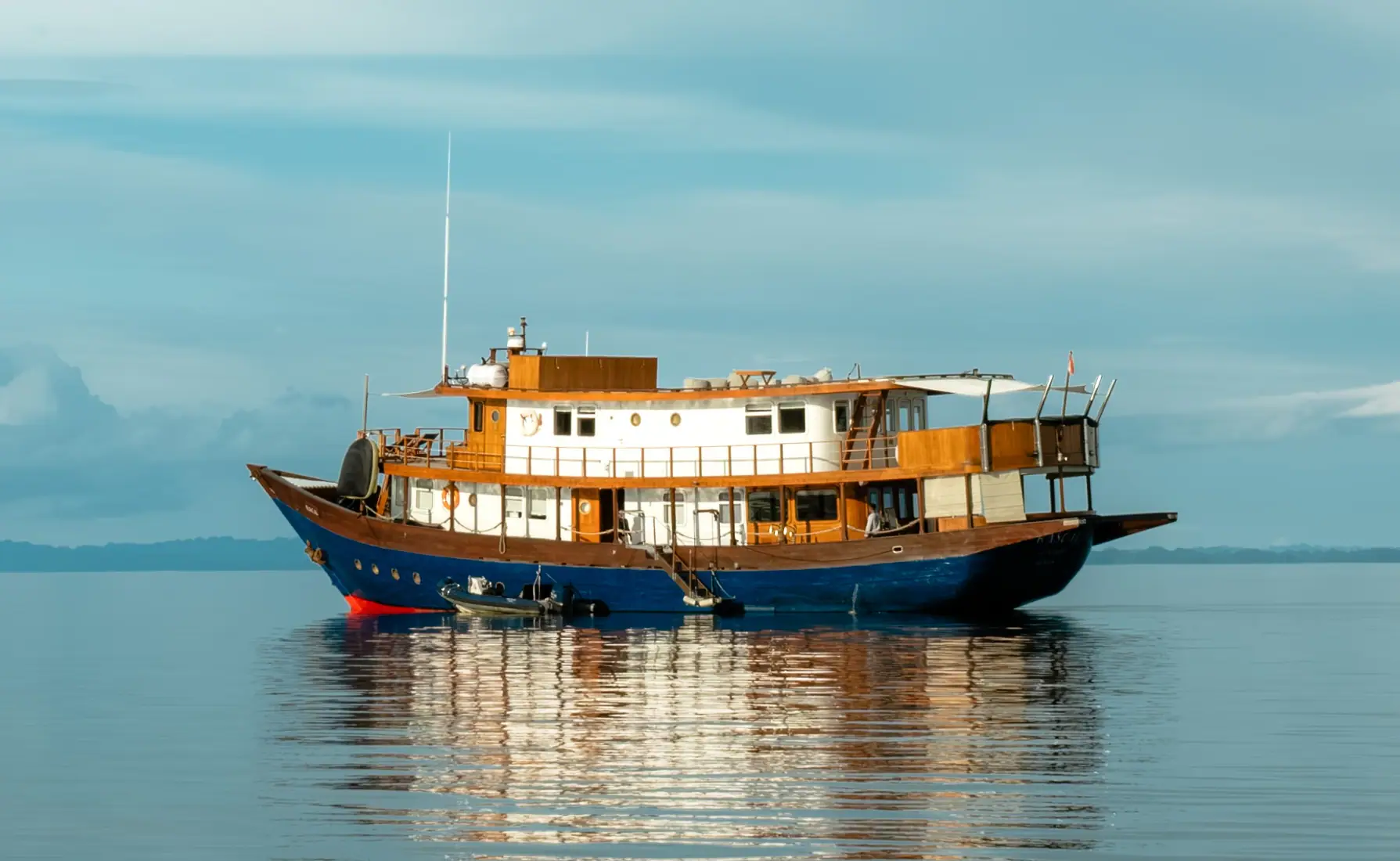 Rascal Adventure Yacht | Rascal sailing through clear waters and blue sky