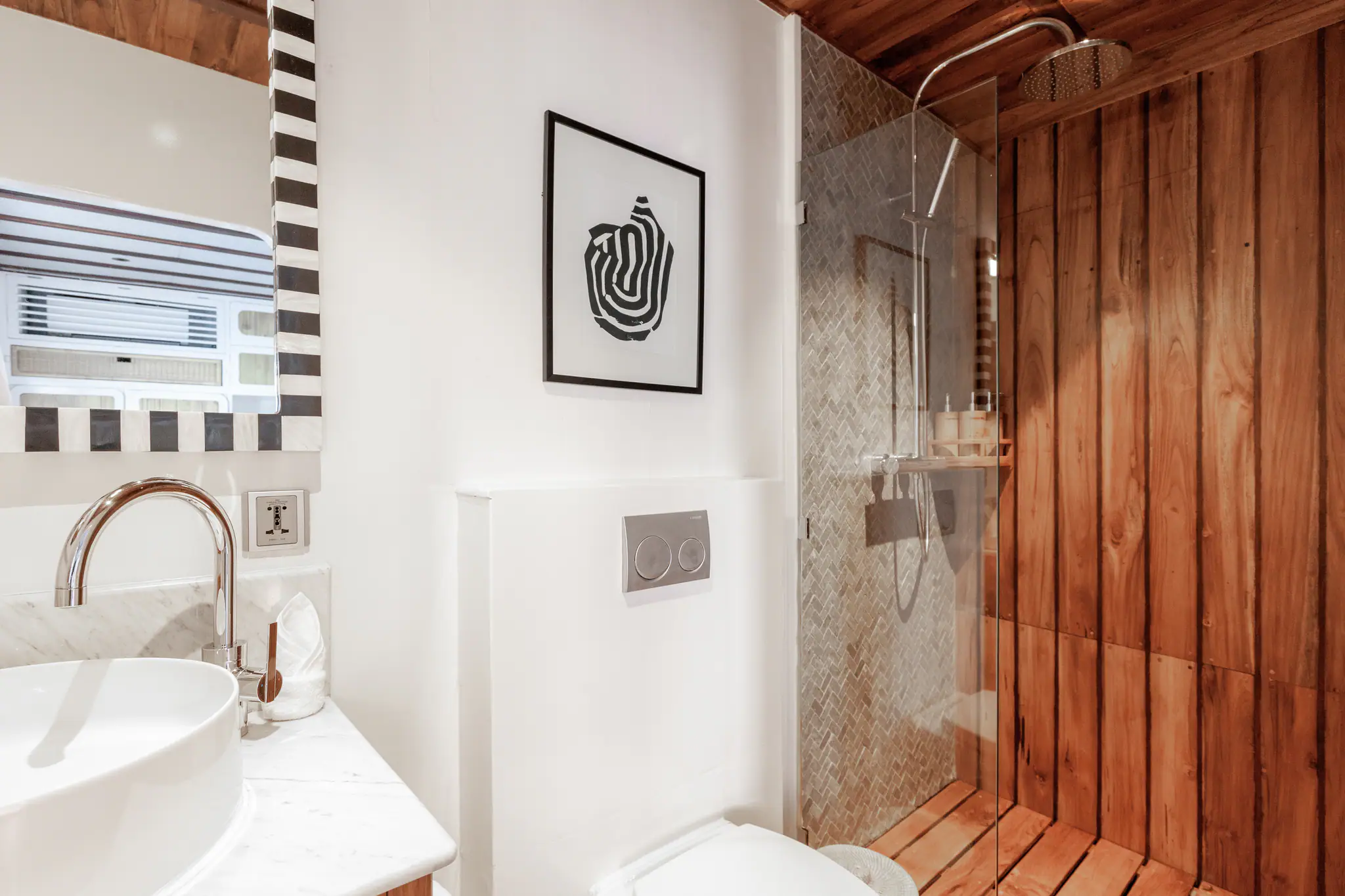 Rebel Adventure Yacht | Beautiful private bathroom