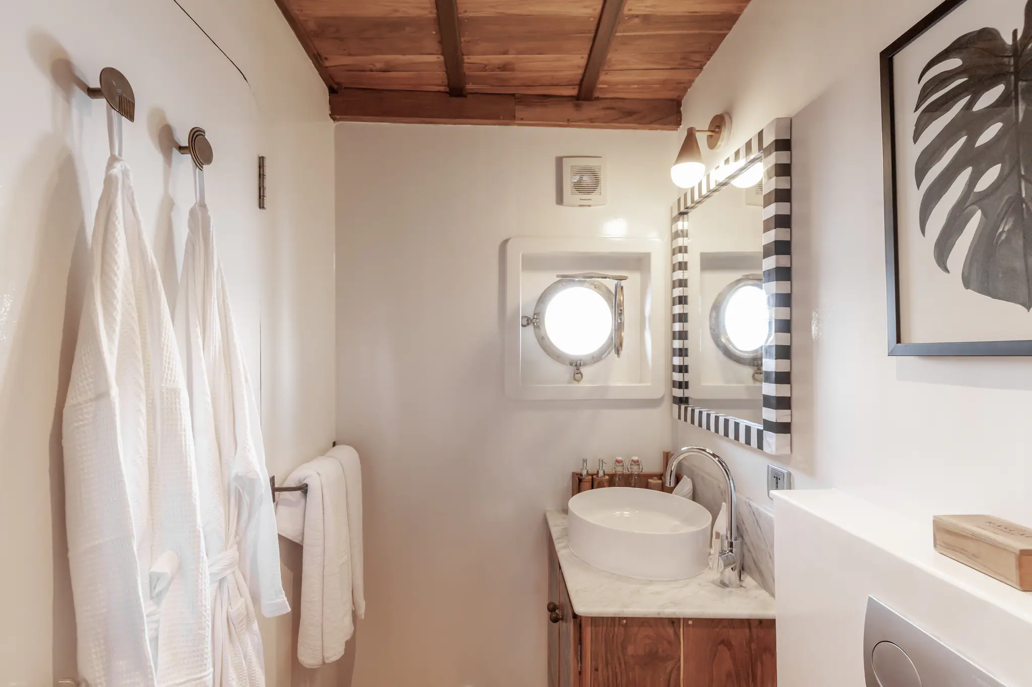 Rebel Adventure Yacht | Refined Standard Cabin's Bathroom