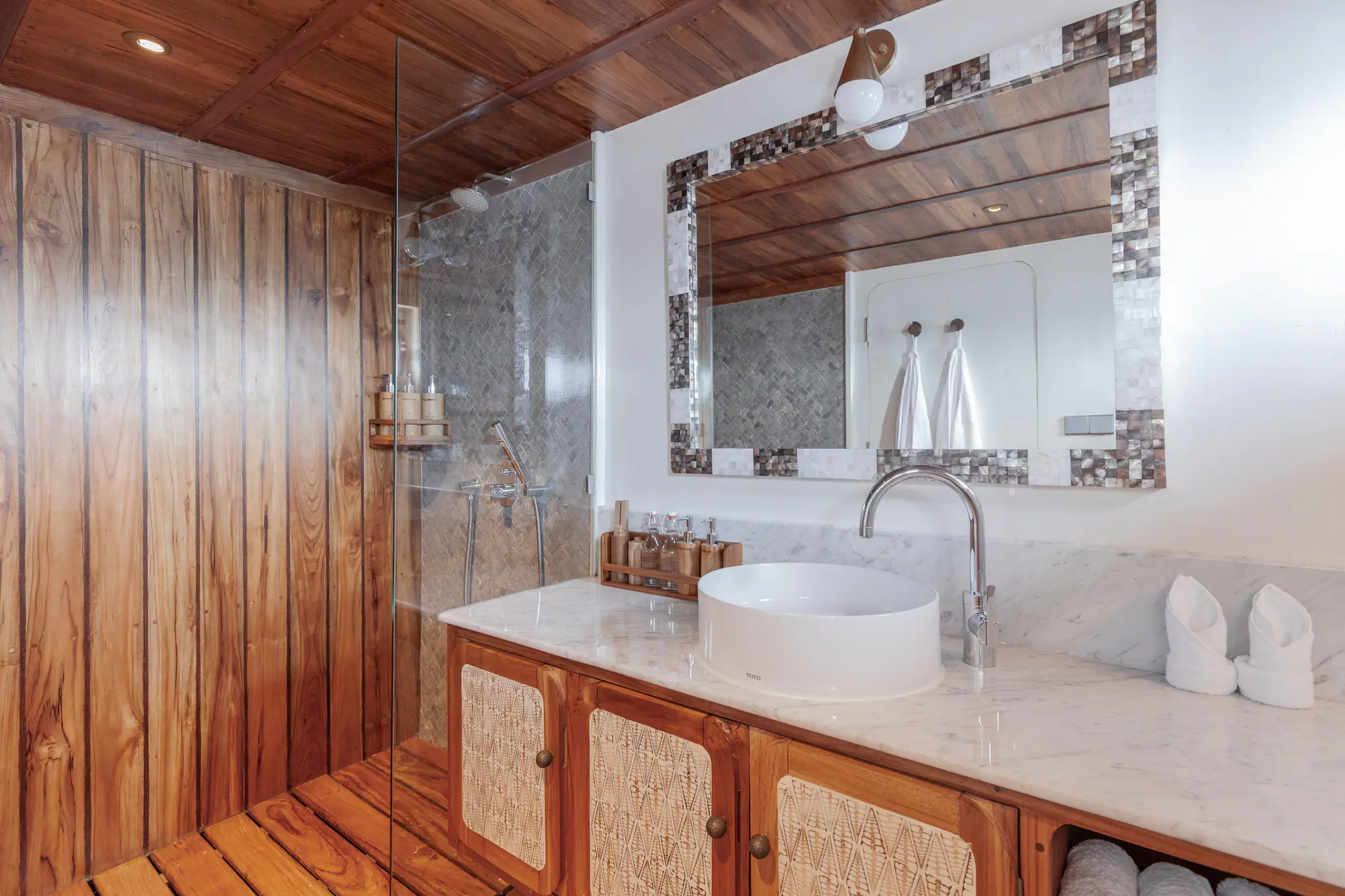 Rebel Adventure Yacht | Private ensuite bathroom of master cabin
