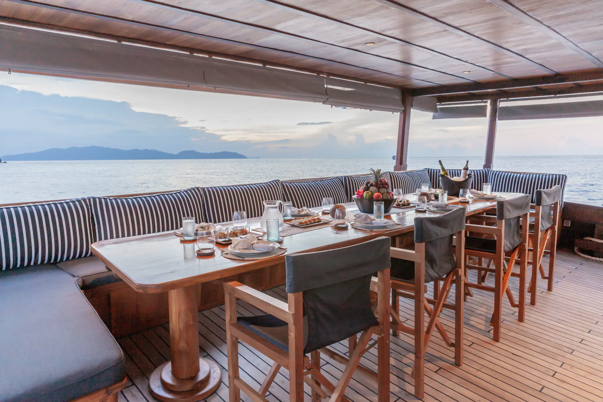 Rebel Adventure Yacht | Outdoor dining with sea views