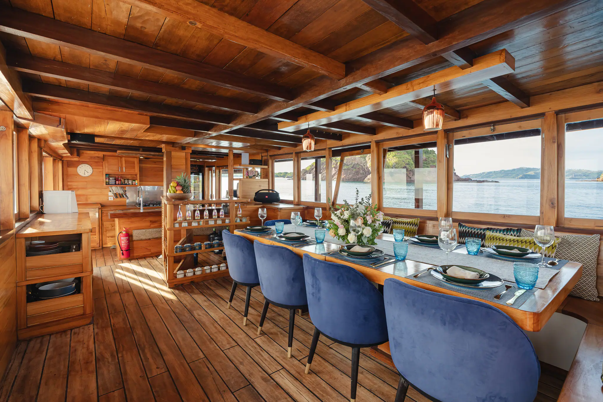 Samara I Liveaboard | Indoor dining area