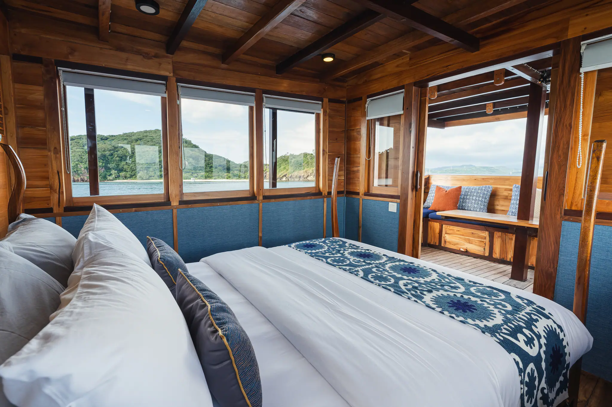 Samara I Liveaboard | Refined Cabin aboard the boat