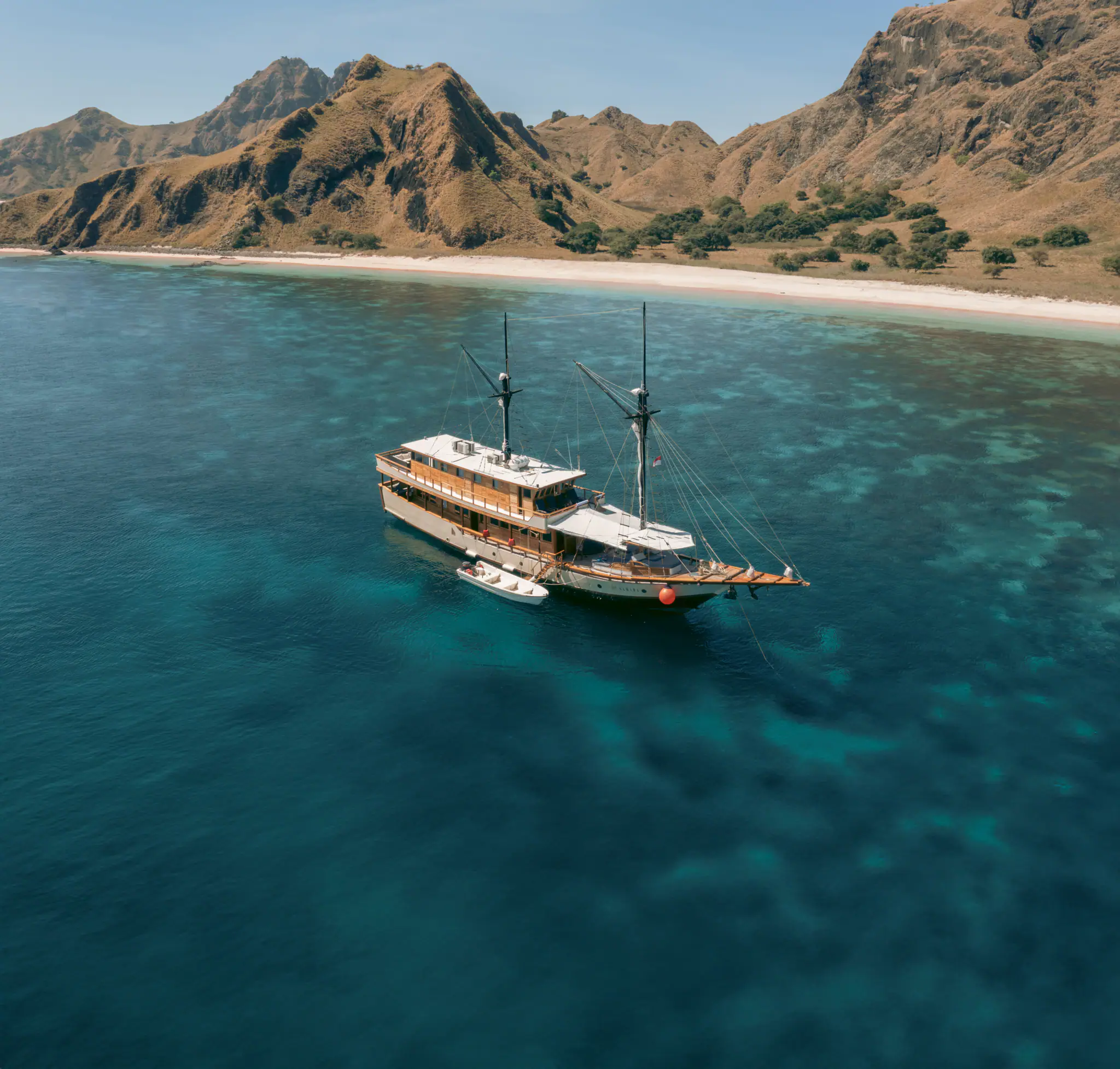 Samara I Liveaboard | Samara I sailing around Padar Island in Komodo National Park