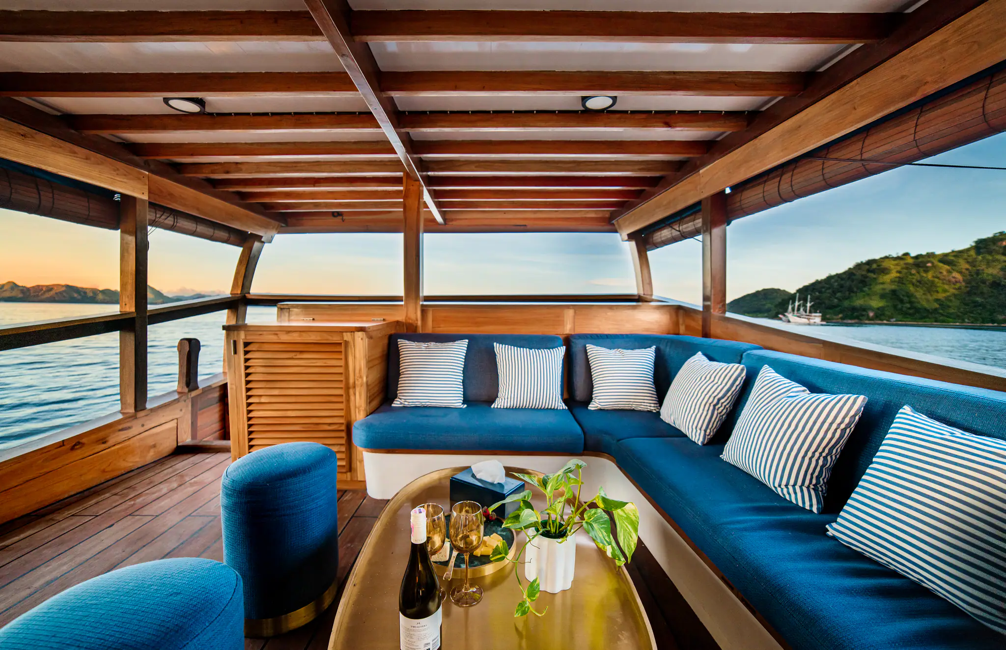 Samara II Liveaboard | Outdoor Lounge Area