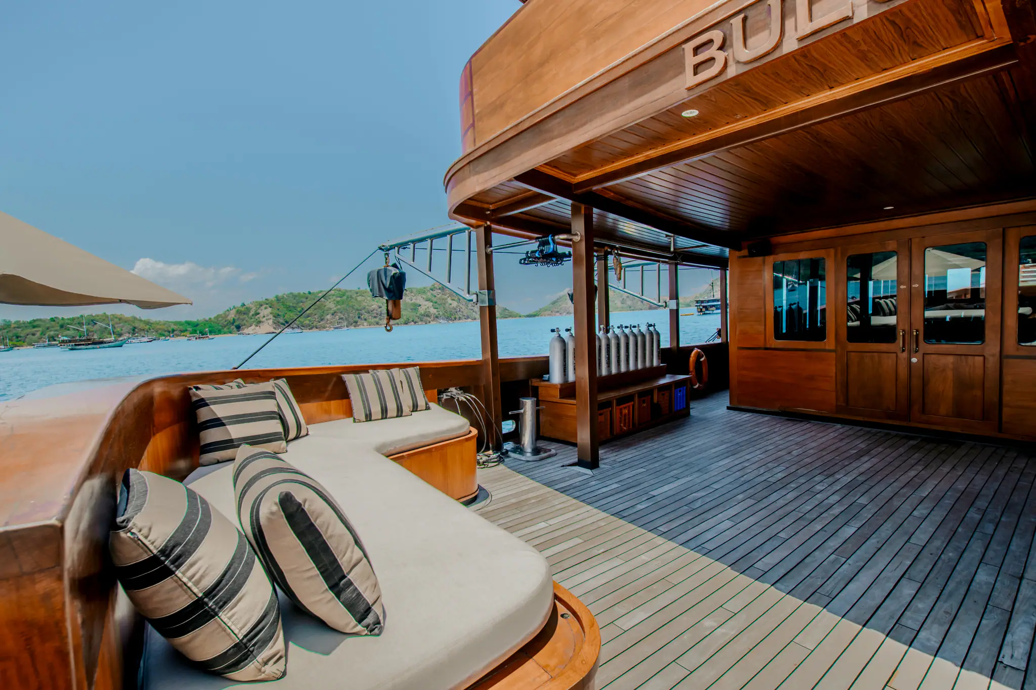 Sanctuary Grand Phinisi Yacht | Outdoor aft deck lounge
