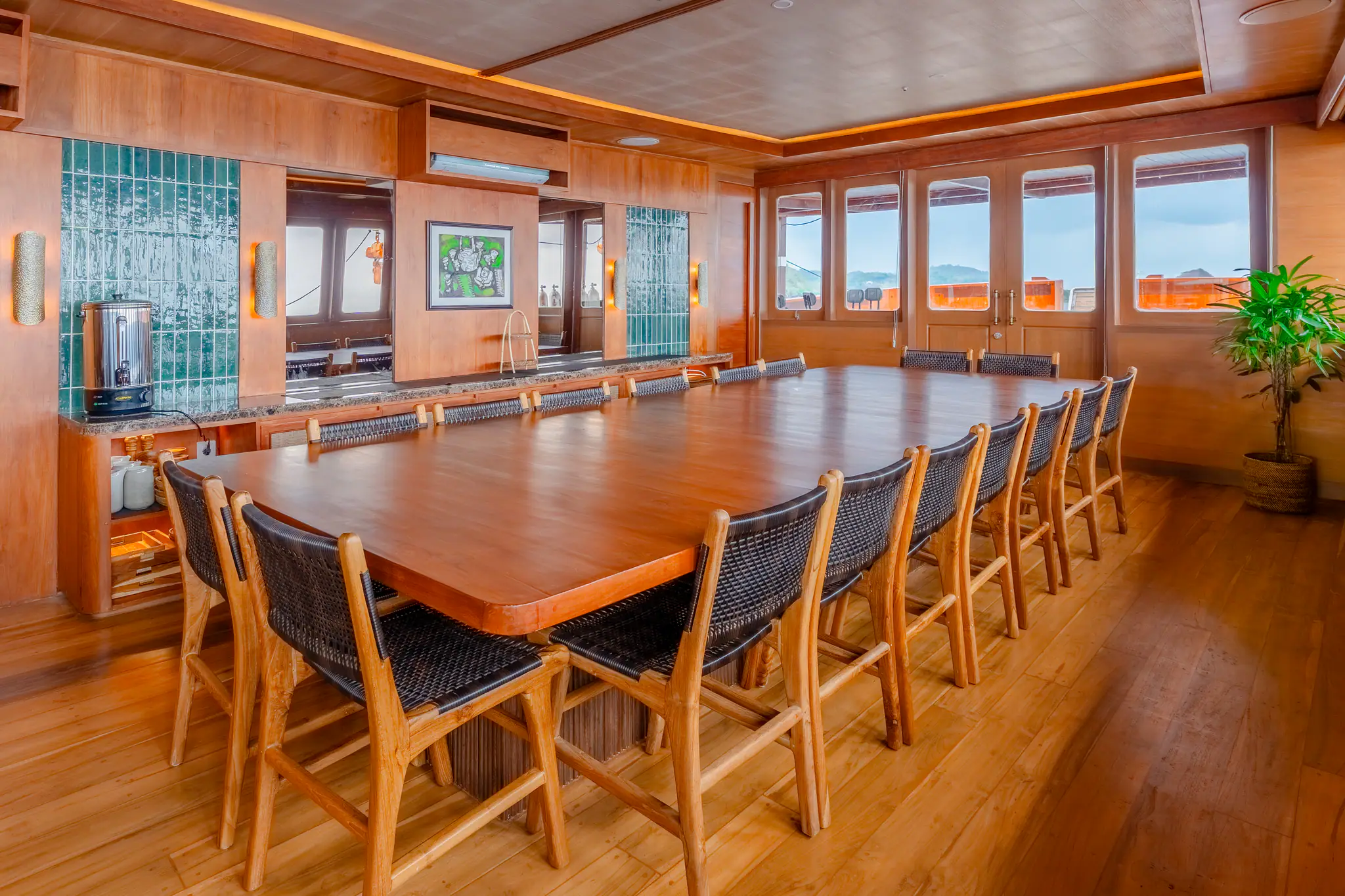 Sanctuary Grand Phinisi Yacht | Spacious indoor dining room