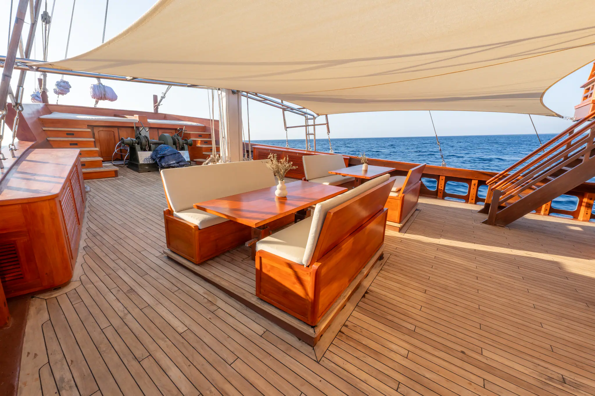 Sanctuary Grand Phinisi Yacht | Open air lounge deck