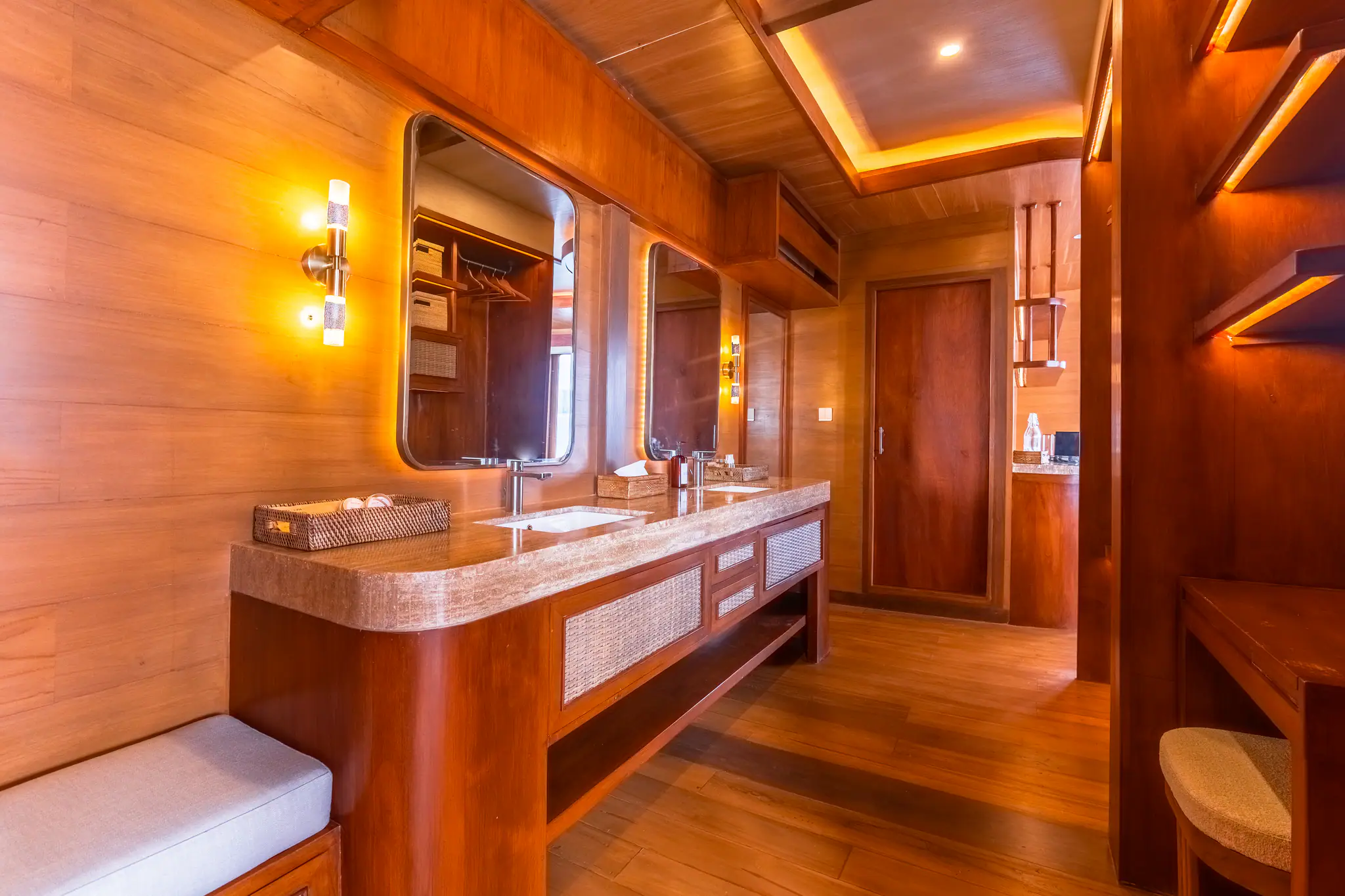 Sanctuary Grand Phinisi Yacht | Luxury Bathroom inside Master Cabin