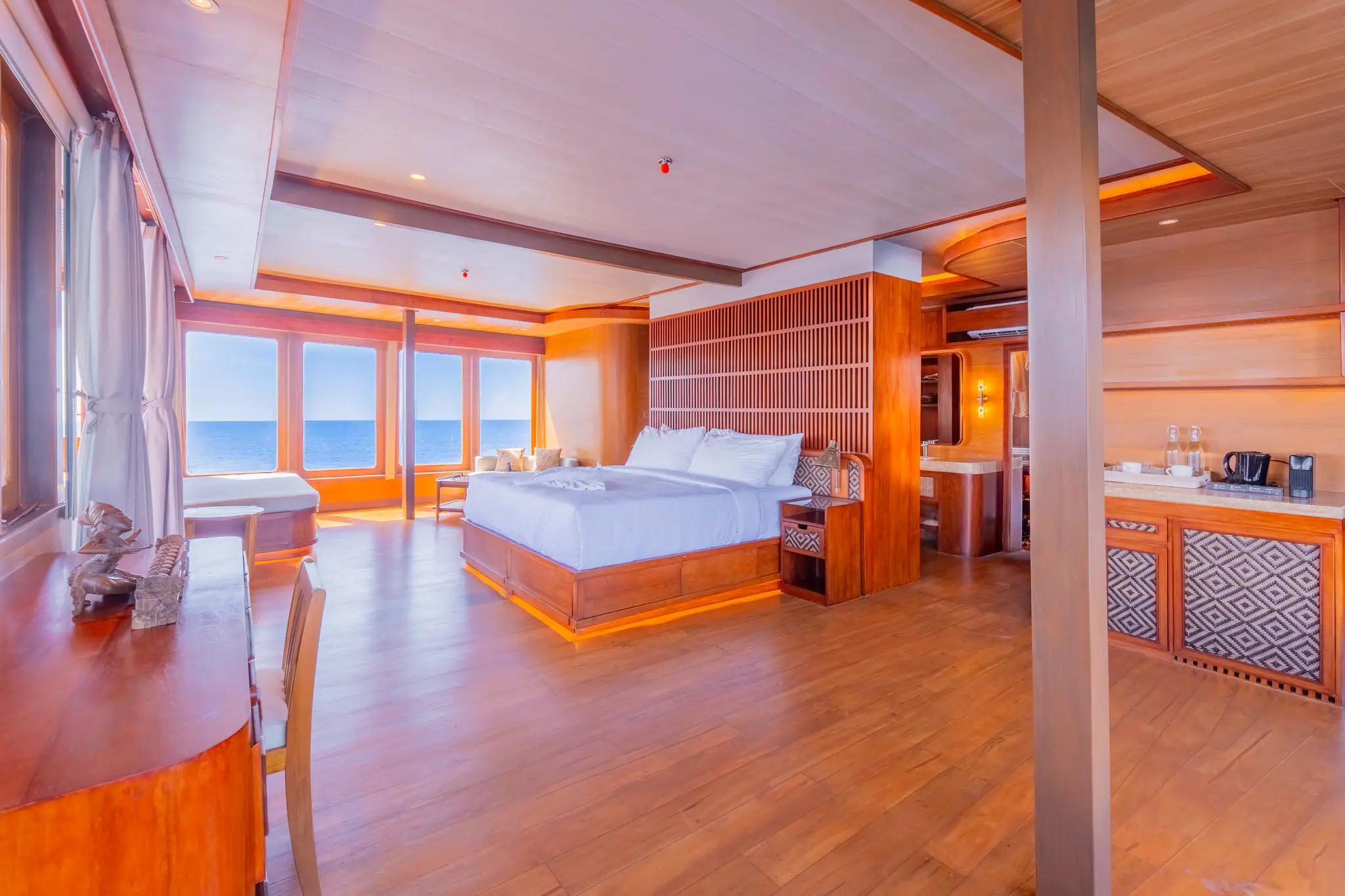 Sanctuary Grand Phinisi Yacht | Spacious master suite interior