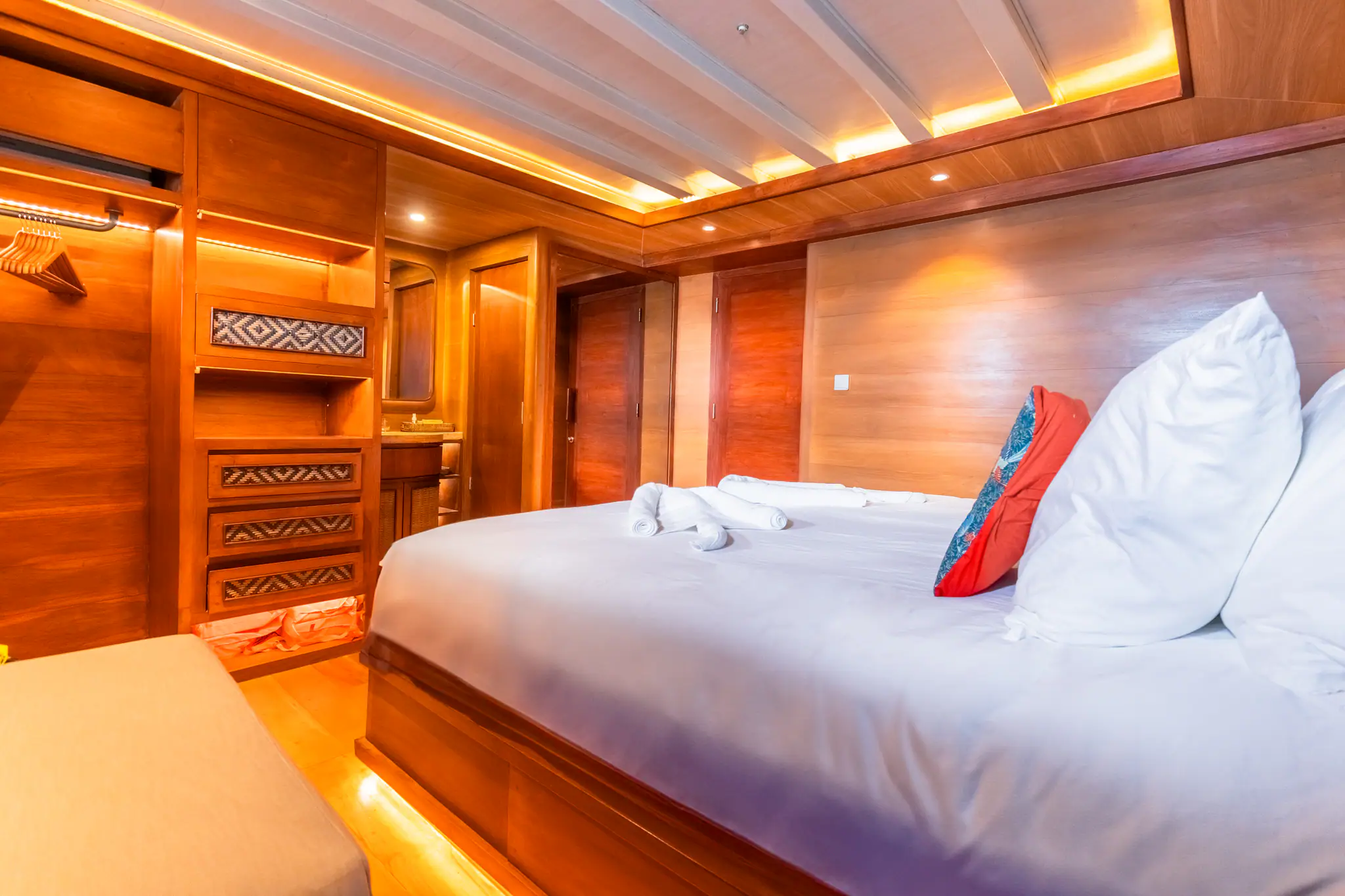 Sanctuary Grand Phinisi Yacht Stateroom 4