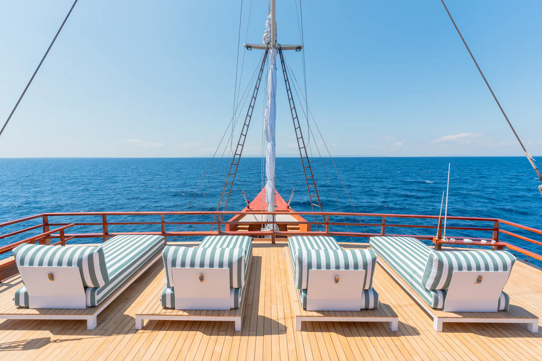 Sanctuary Grand Phinisi Yacht | Bow sun loungers with ocean views