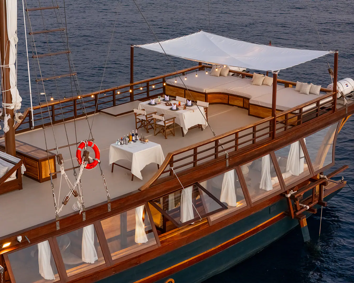 Sanya Sailing Yacht | Upper Deck Dining Experience