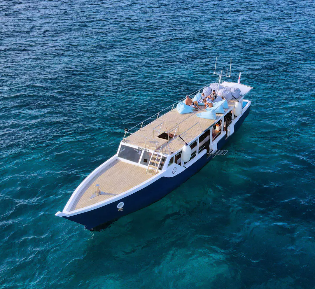 Scubaspa Zen Luxury Dive Yacht | Diving Dhoni at Sea
