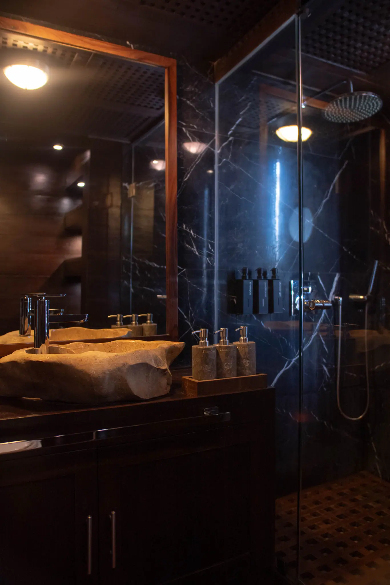 sea-star-cabin-bathroom