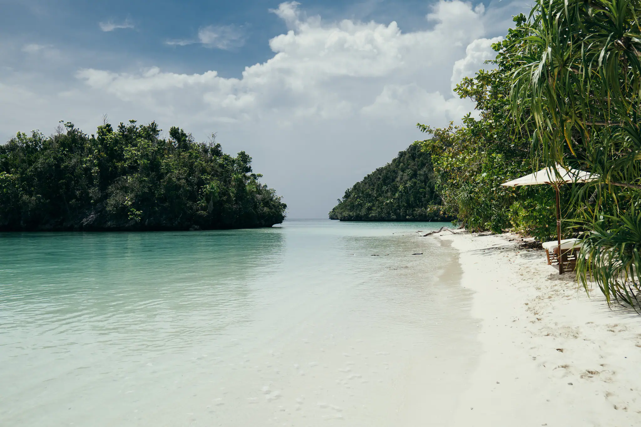 Senja Boutique Sailing Yacht | Tropical Beach Escape