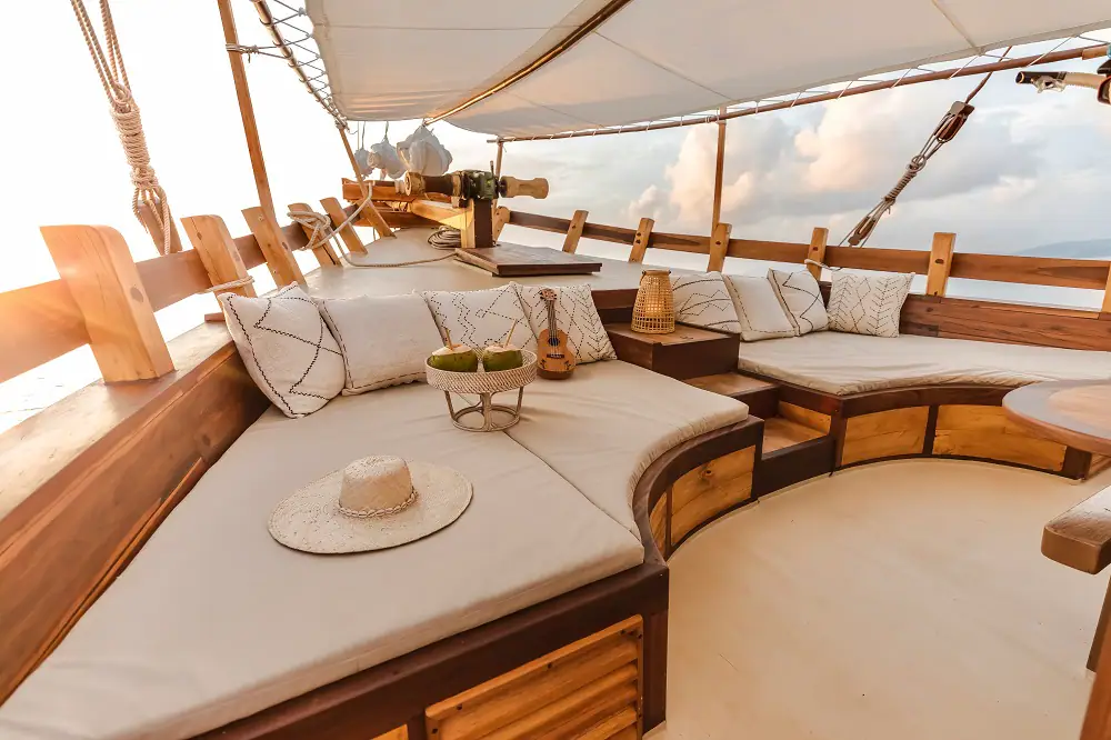 Senja Boutique Sailing Yacht | Relaxing Upper Deck Lounge