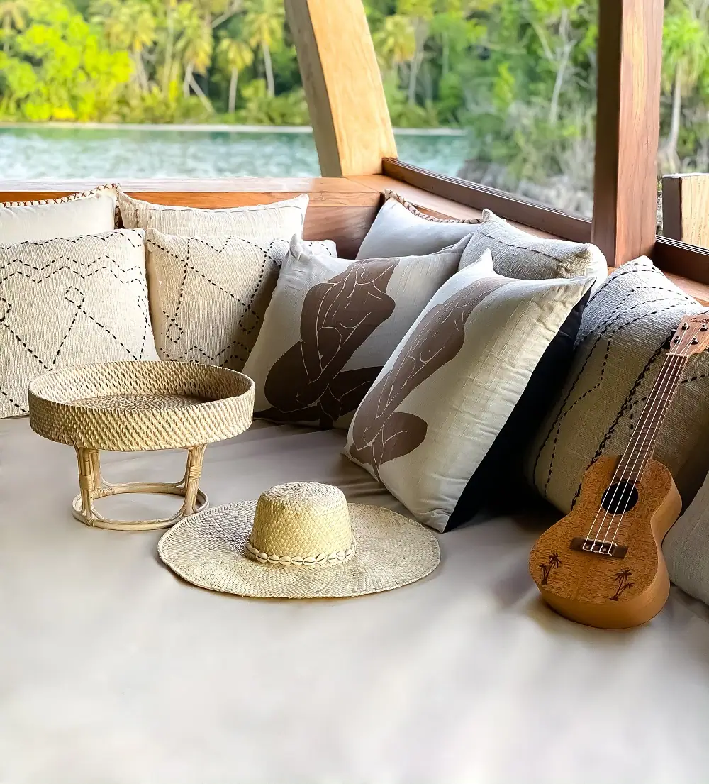 Senja Boutique Sailing Yacht | Decorative Lounge Details