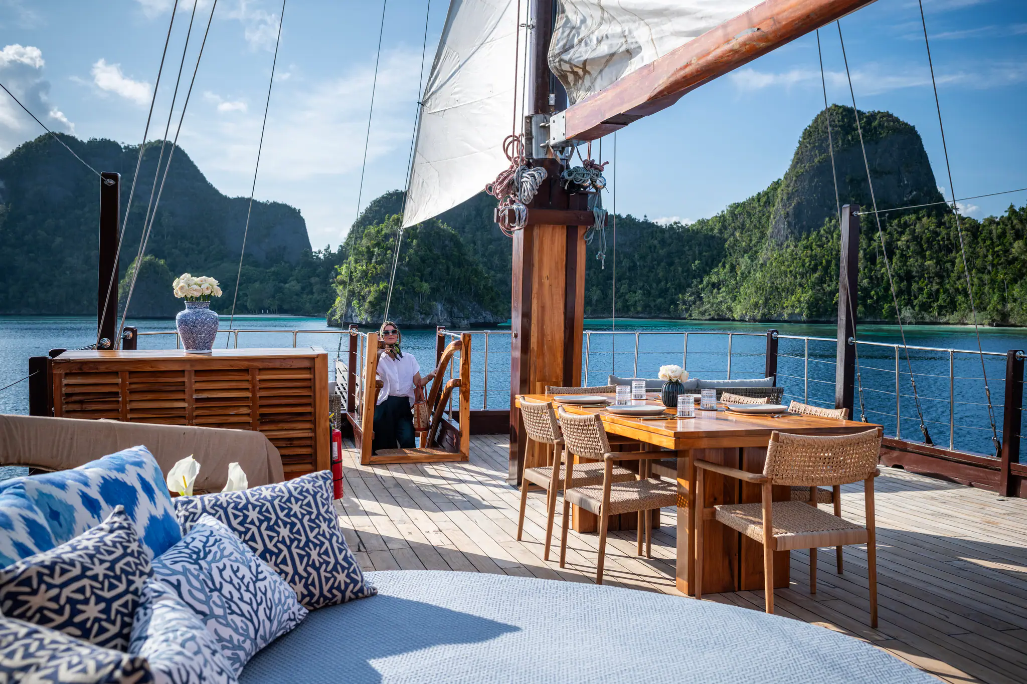 sequoia-sailing-yacht-main-deck
