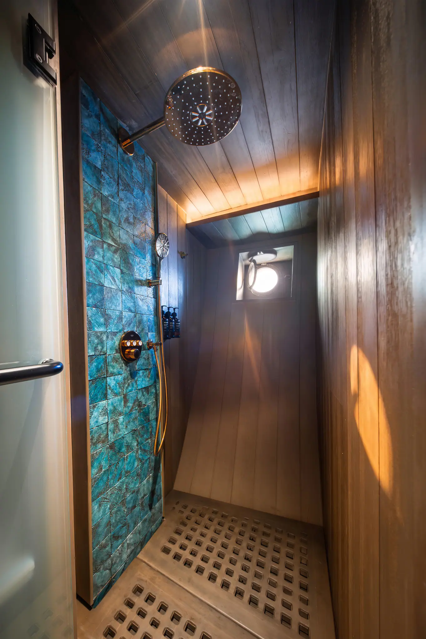 shower-lower-deck-1