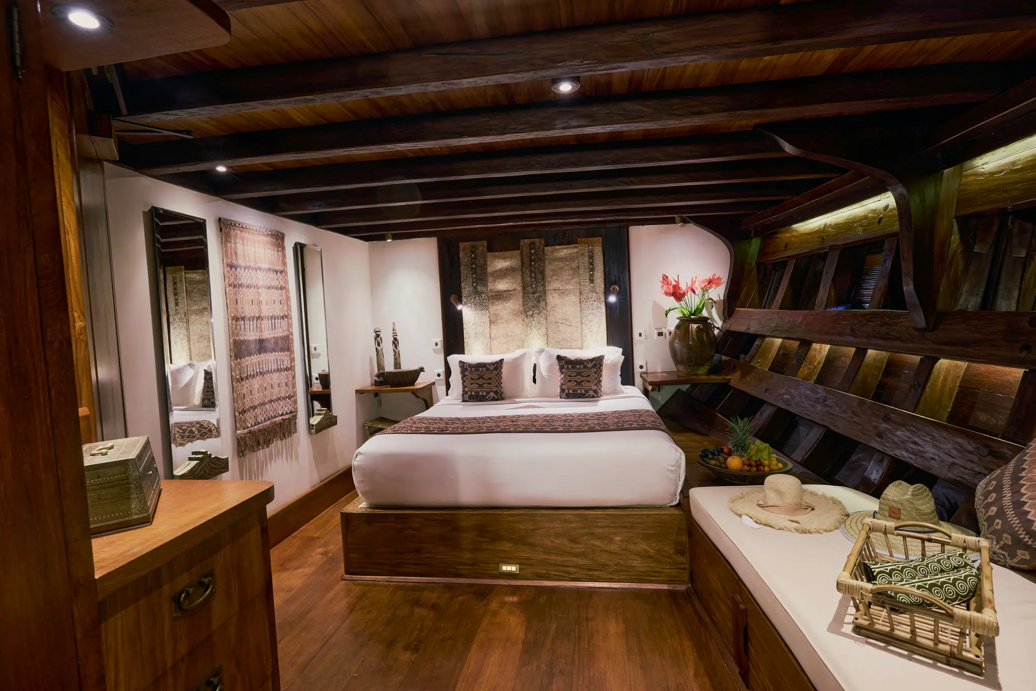 Si Datu Bua Traditional Sailing Yacht Toradja Cabin 1