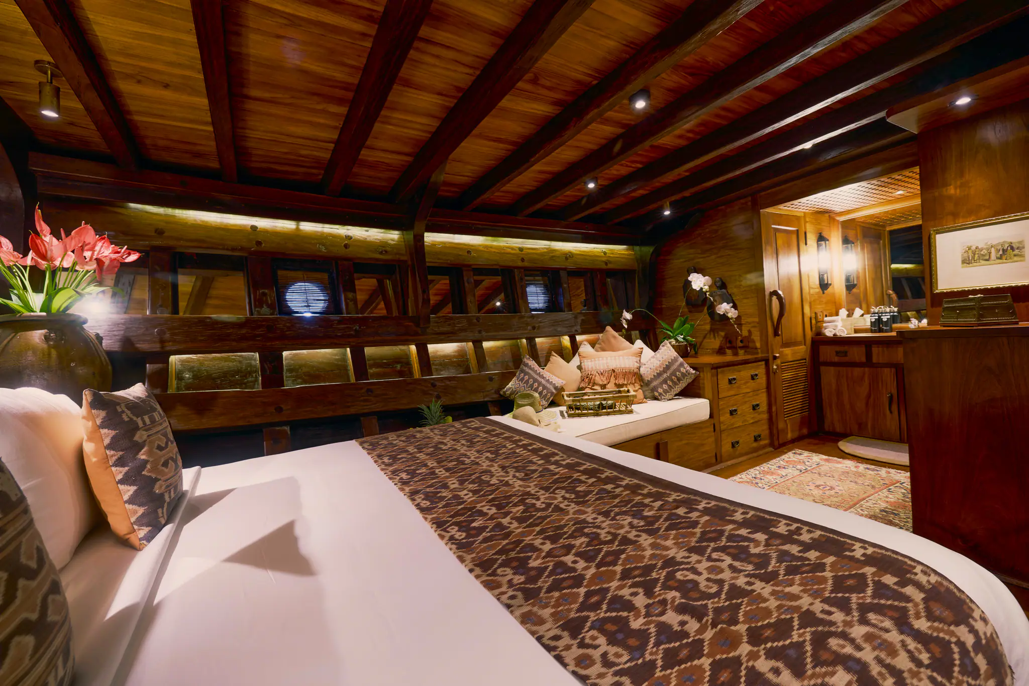 Si Datu Bua Traditional Sailing Yacht Toradja Cabin 2