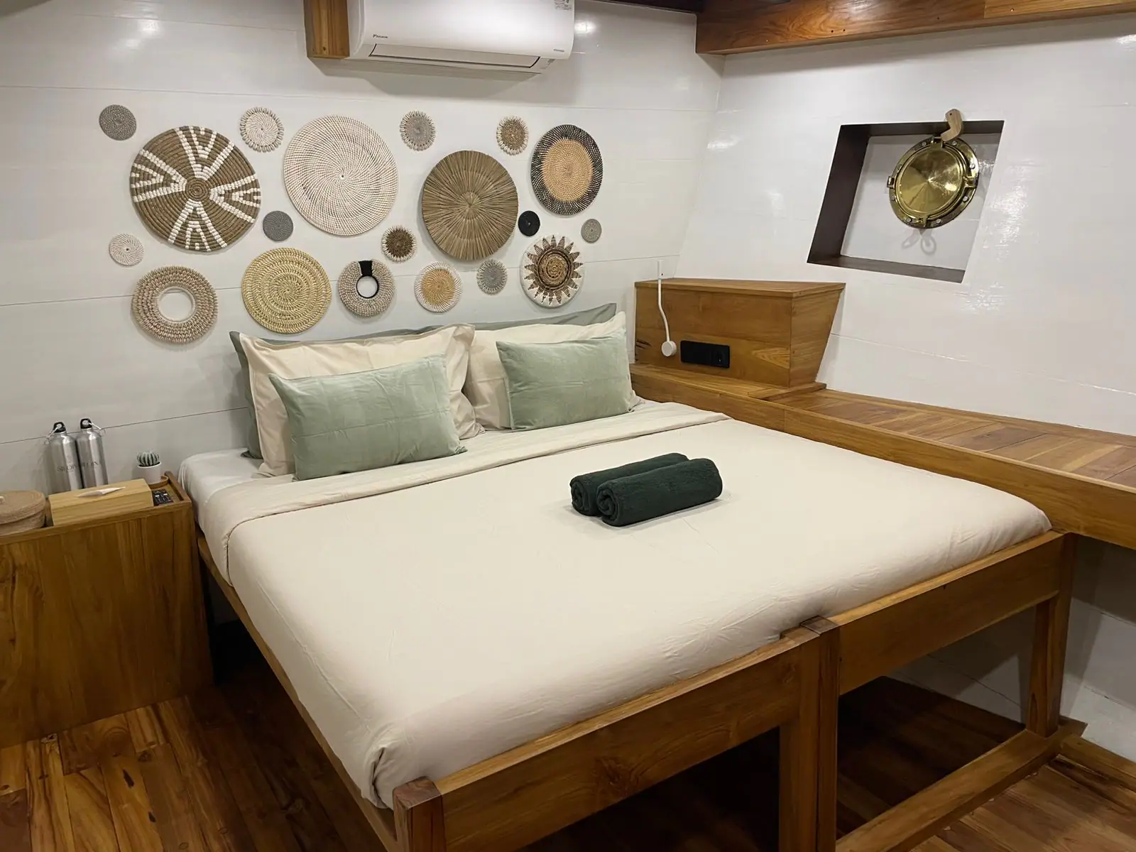 Siloina Phinisi Sailing Yacht | Lower Deck Guest Stateroom