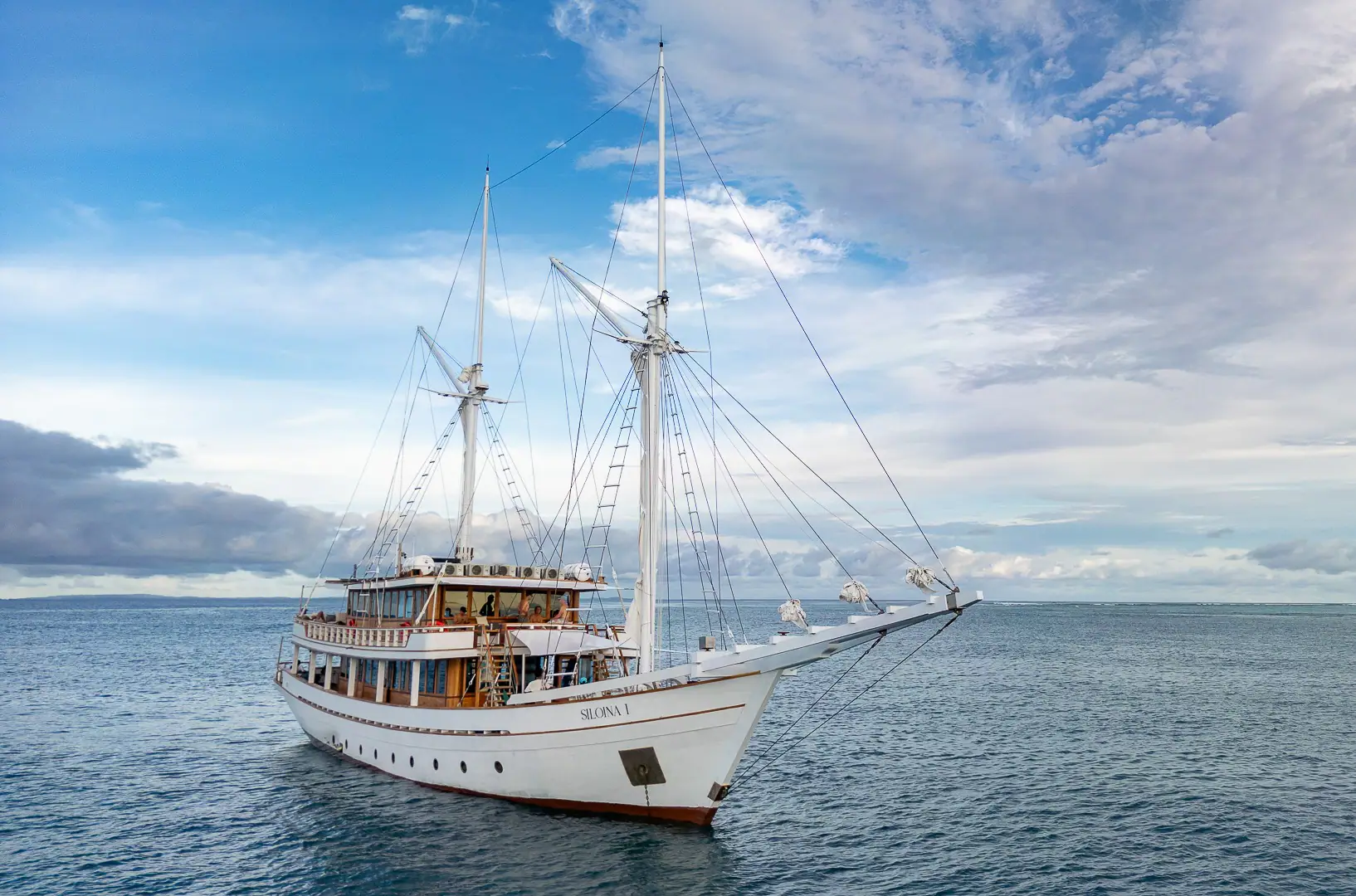 Siloina Phinisi Sailing Yacht | Vessel sailing in Mentawai