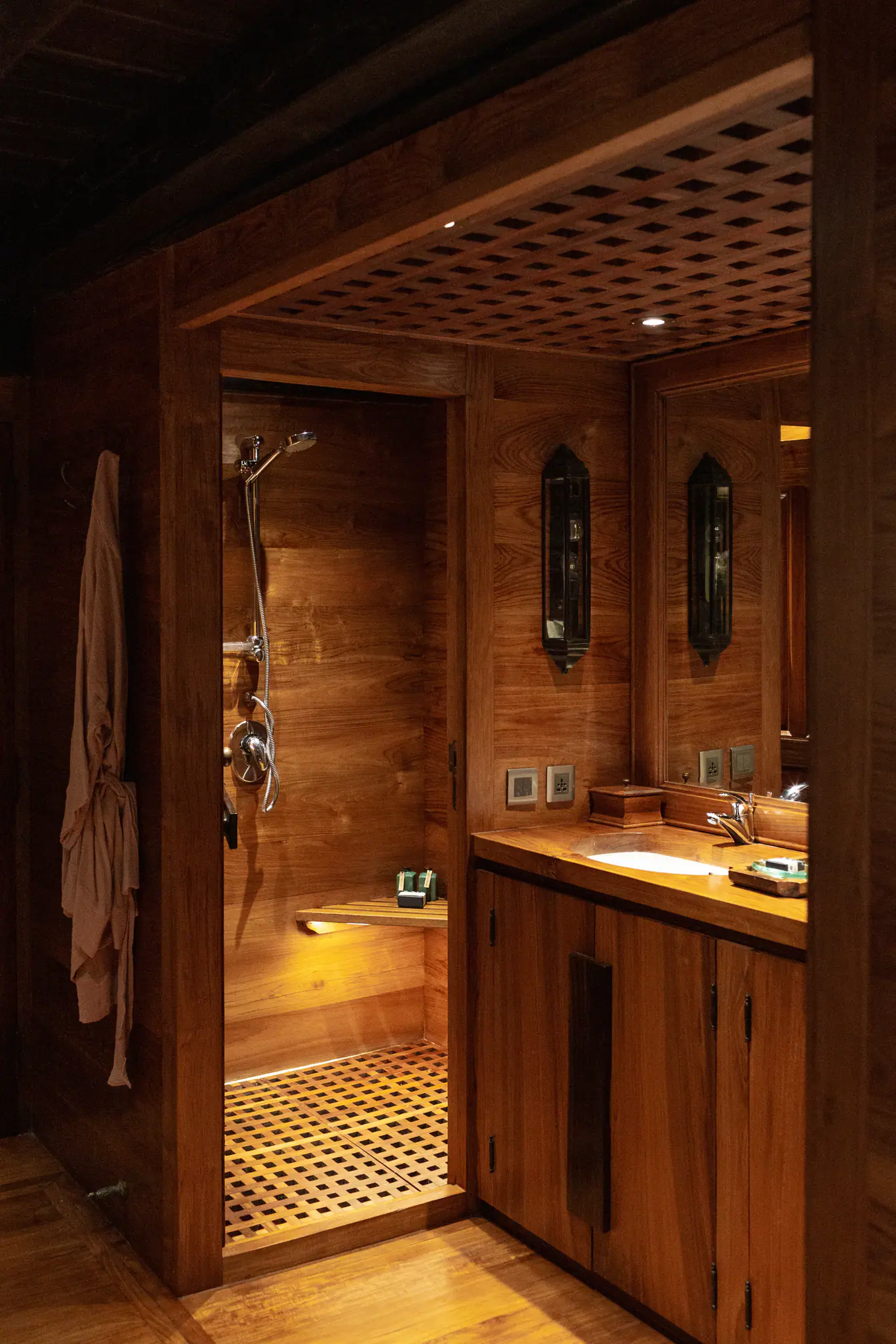 Silolona Heritage Sailing Yacht-Cabin-Bali-3