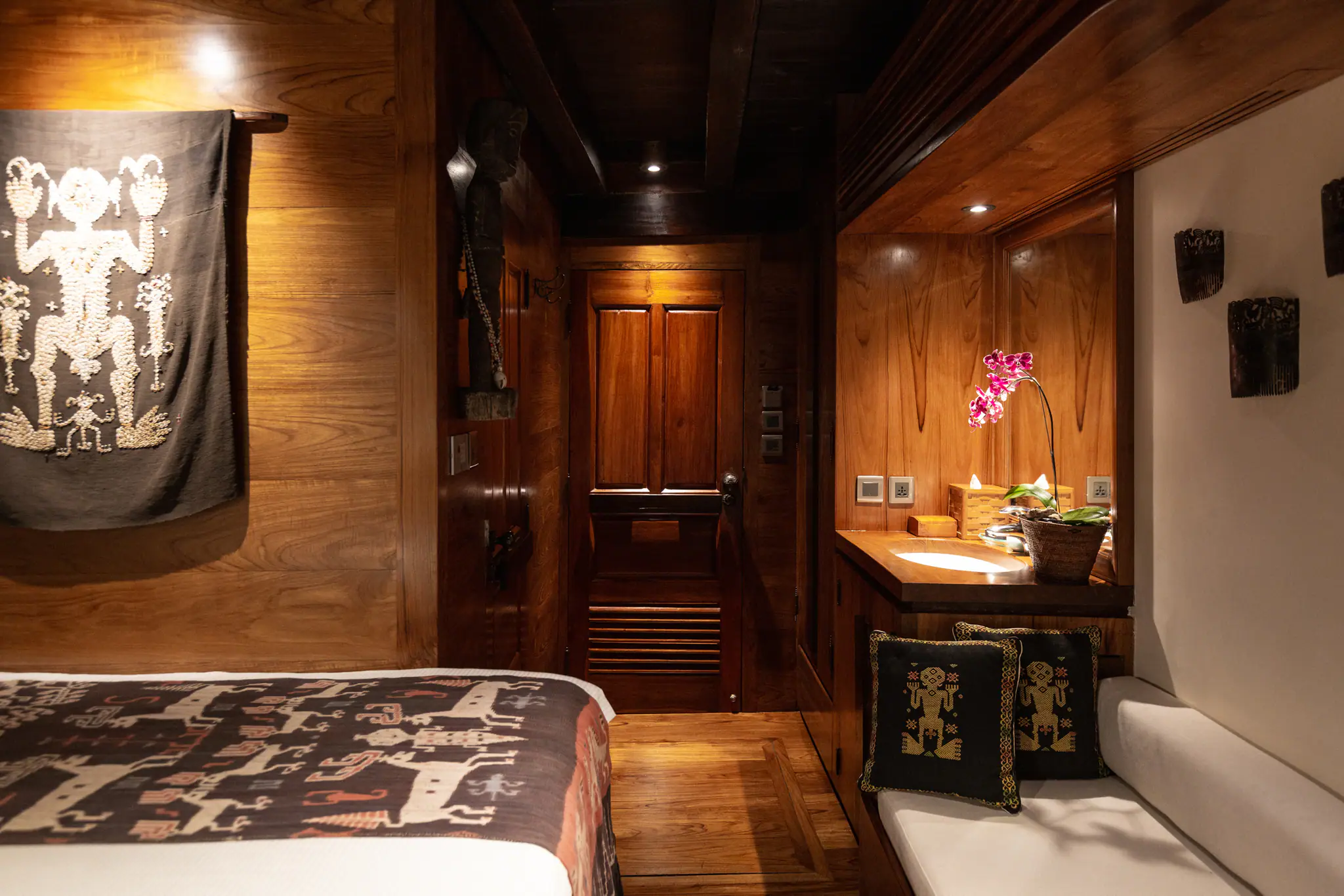 Silolona Heritage Sailing Yacht Cabin-Sumba-1