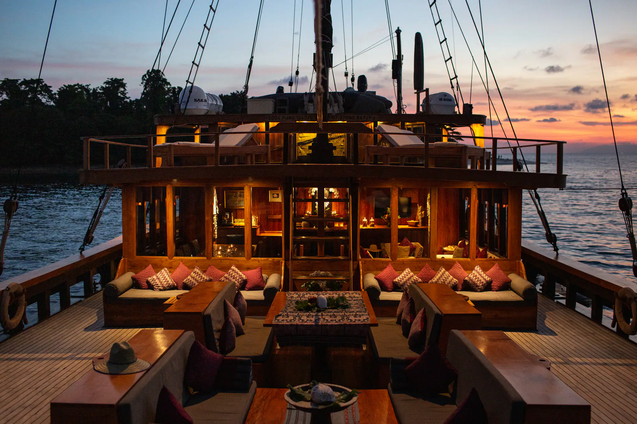 Silolona Heritage Sailing Yacht | Evening atmosphere aboard Silolona