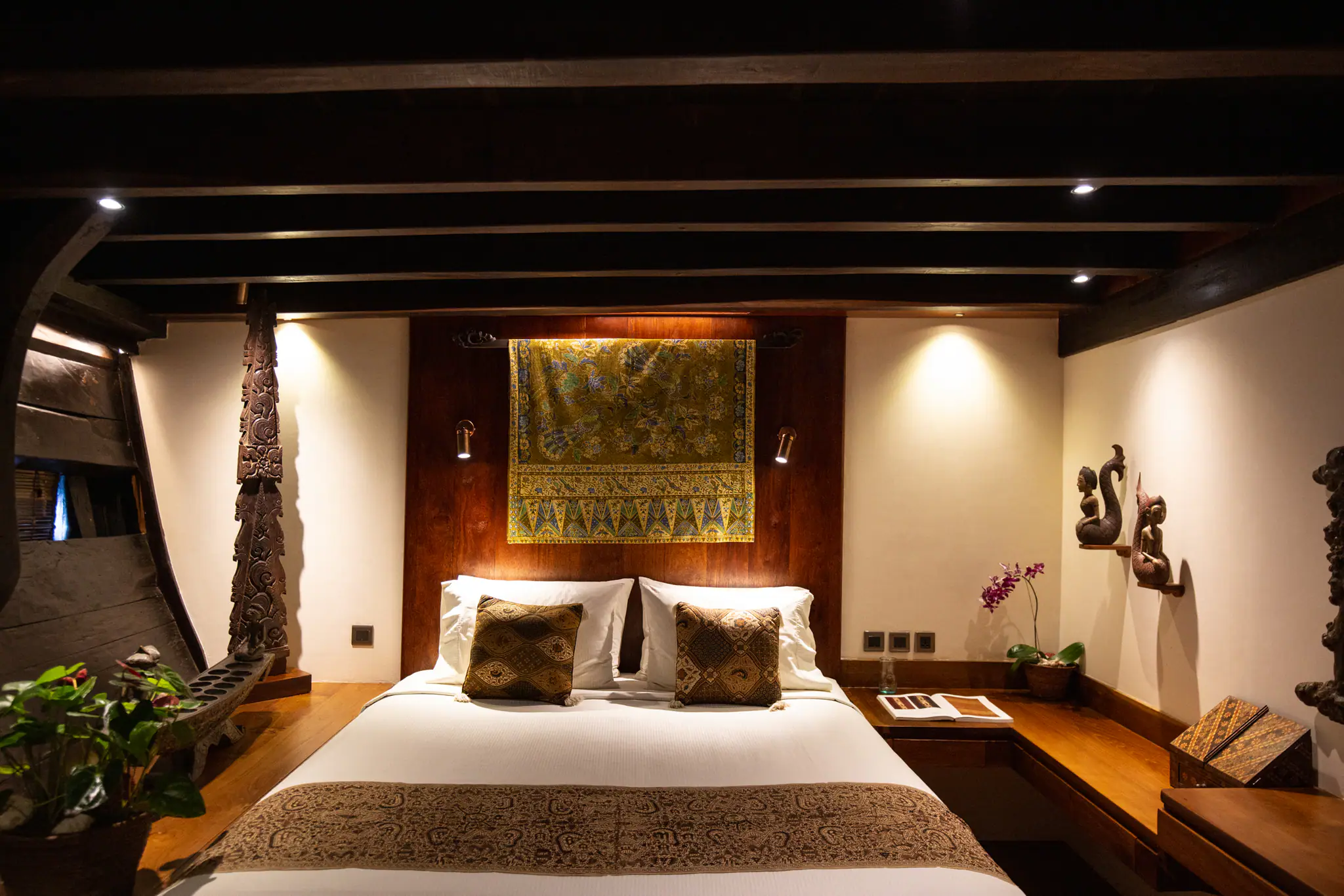 Silolona Heritage Sailing Yacht | Indonesian inspired master suite