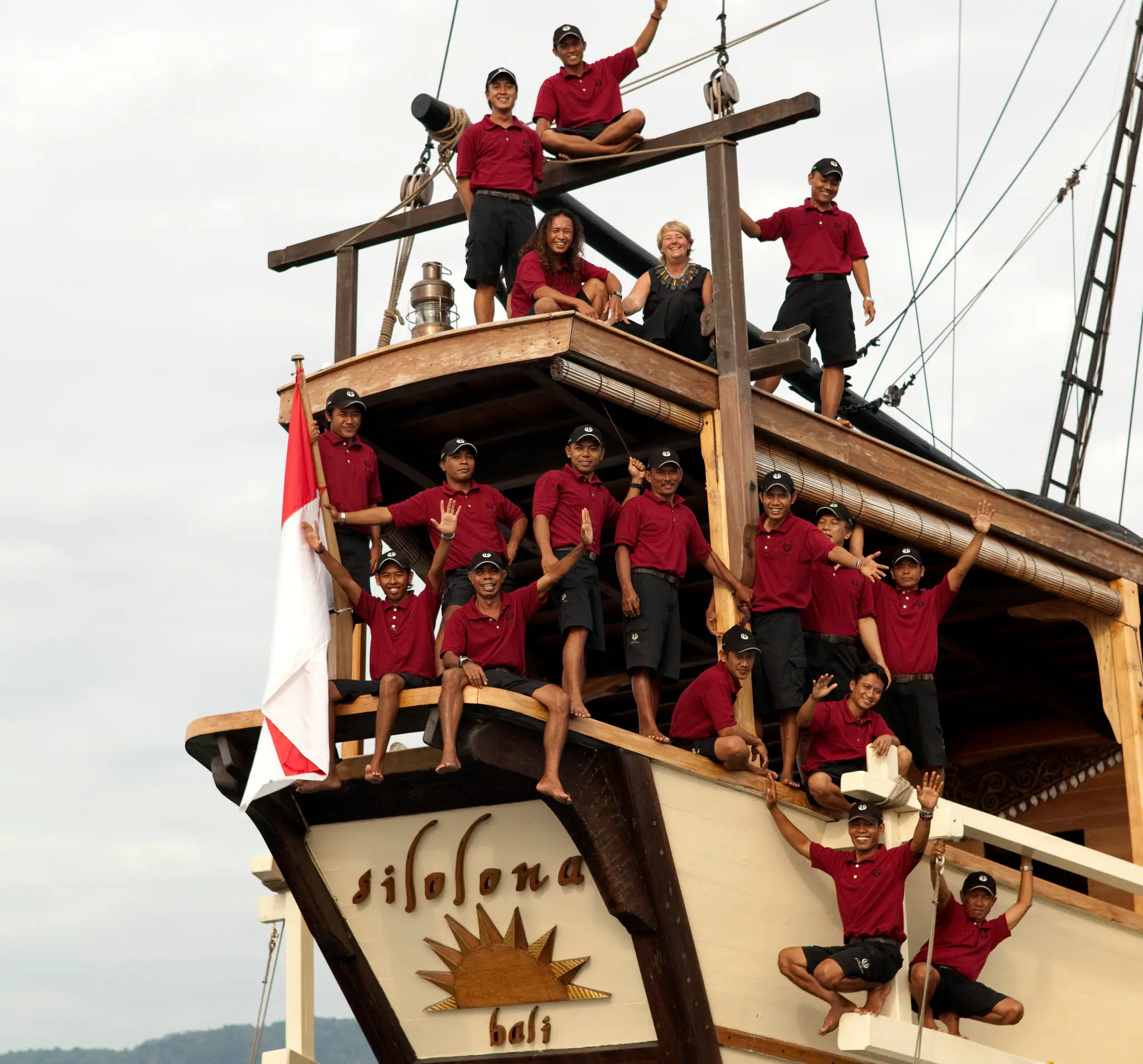 Silolona Heritage Sailing Yacht the crew with Patti
