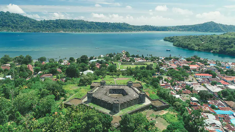 What To Do In Banda Sea?: Fort Belgica Excursion | The Yacht Club Indonesia