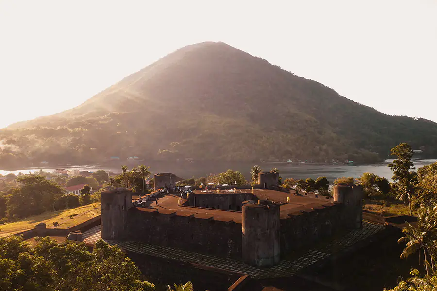 spice-islands-fort-belgica-07
