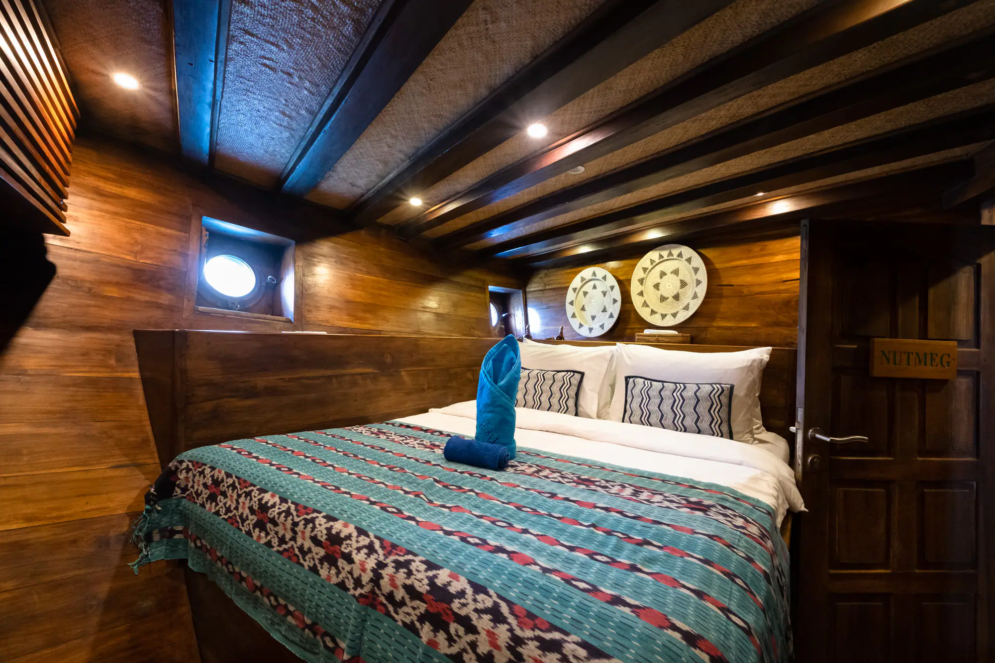 standard-cabin-lower-deck-2-tiger-blue