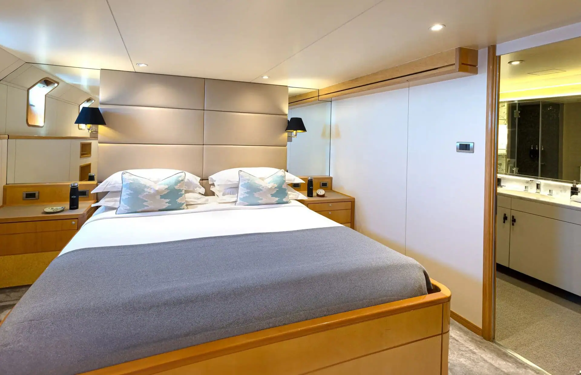 suite-105-cat-i-01-1920-x-1241