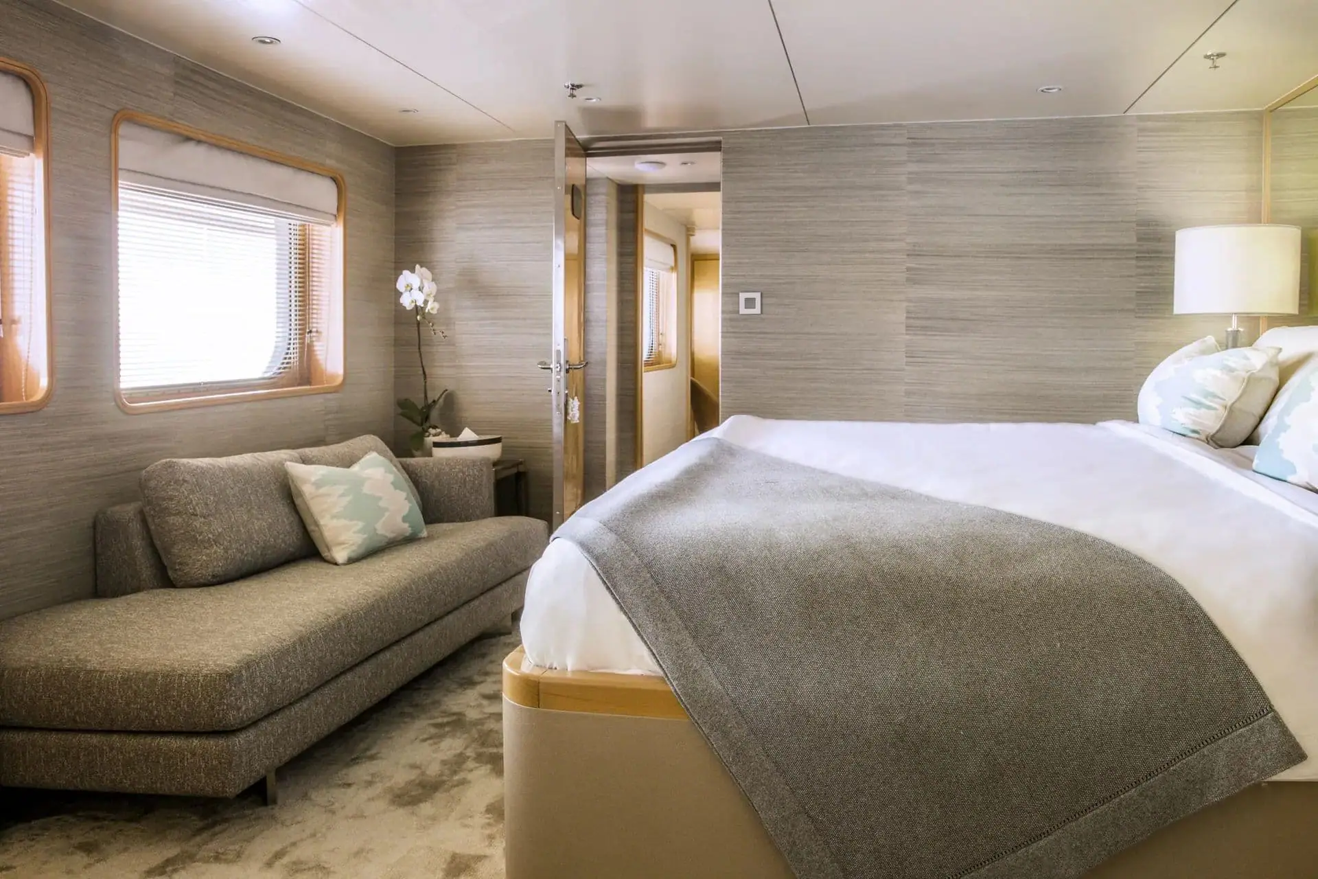 suite-302-cat-i-01-1920-x-1280