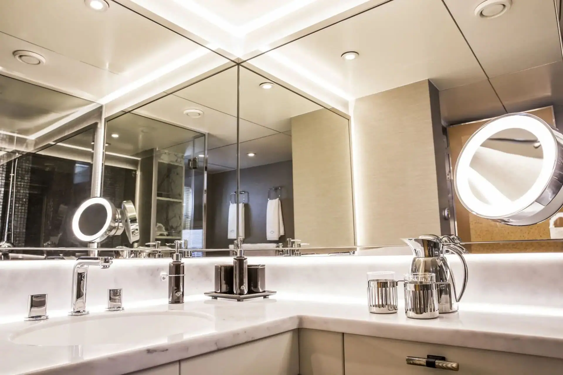 suite-302-cat-i-02-1920-x-1280