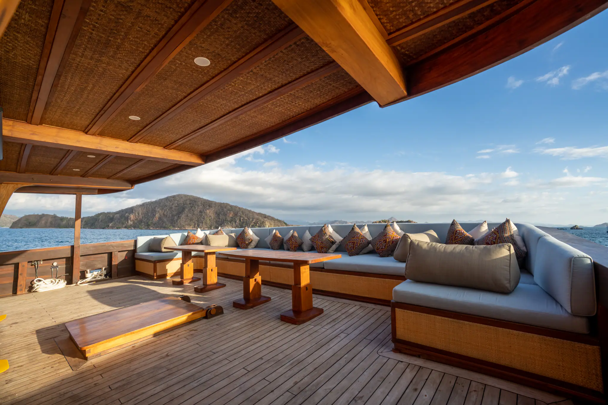 The Maj Oceanic Contemporary Phinisi Yacht | Open air lounge with sea views