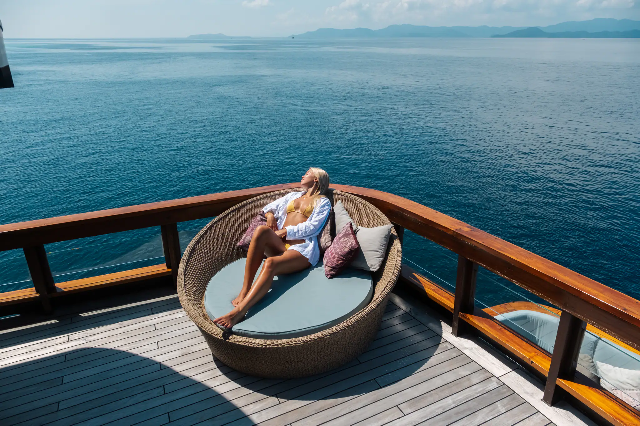 The Maj Oceanic Contemporary Phinisi Yacht | Guest relaxing on lounge area