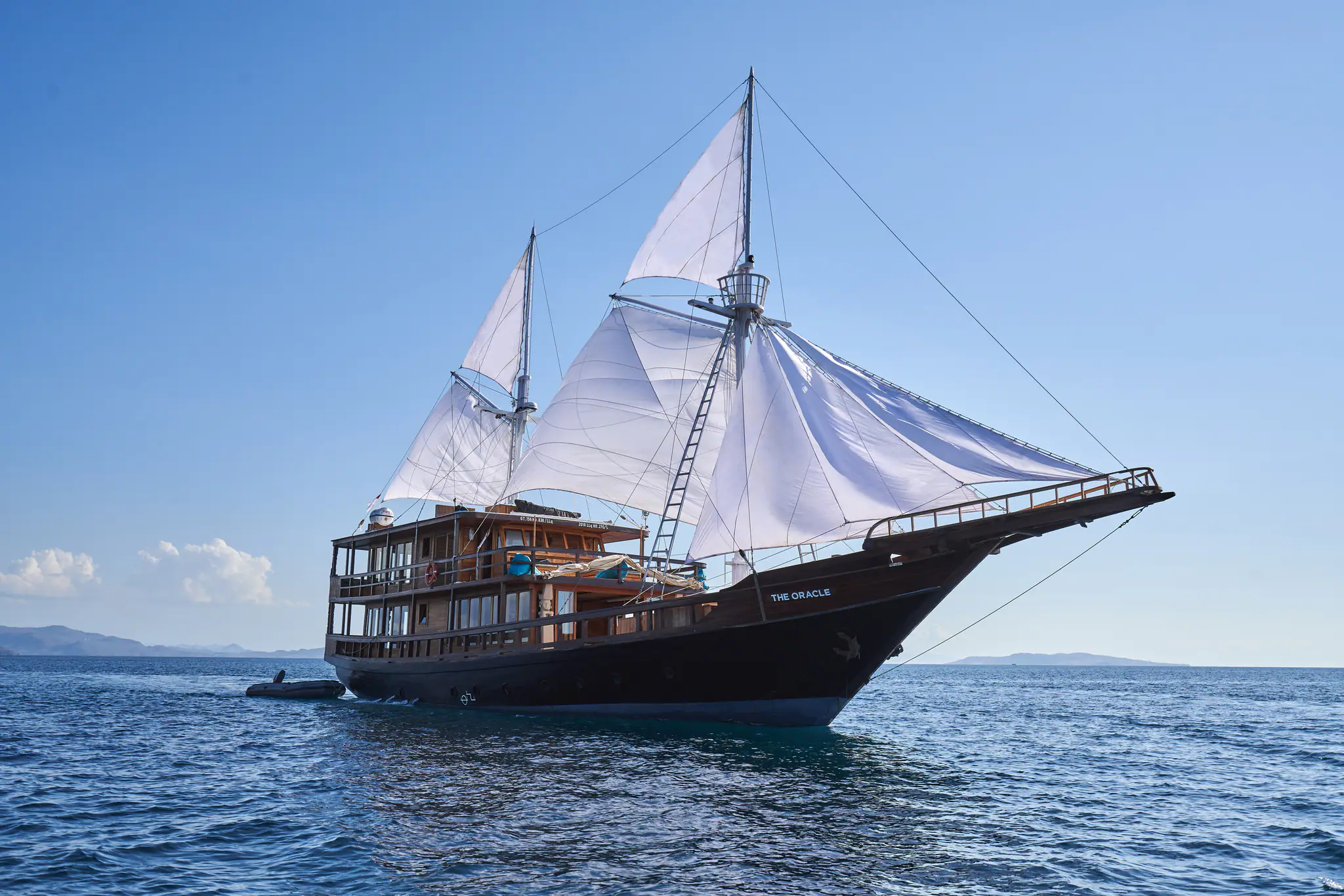the-oracle-luxury-phinisi-yacht-vessel-01