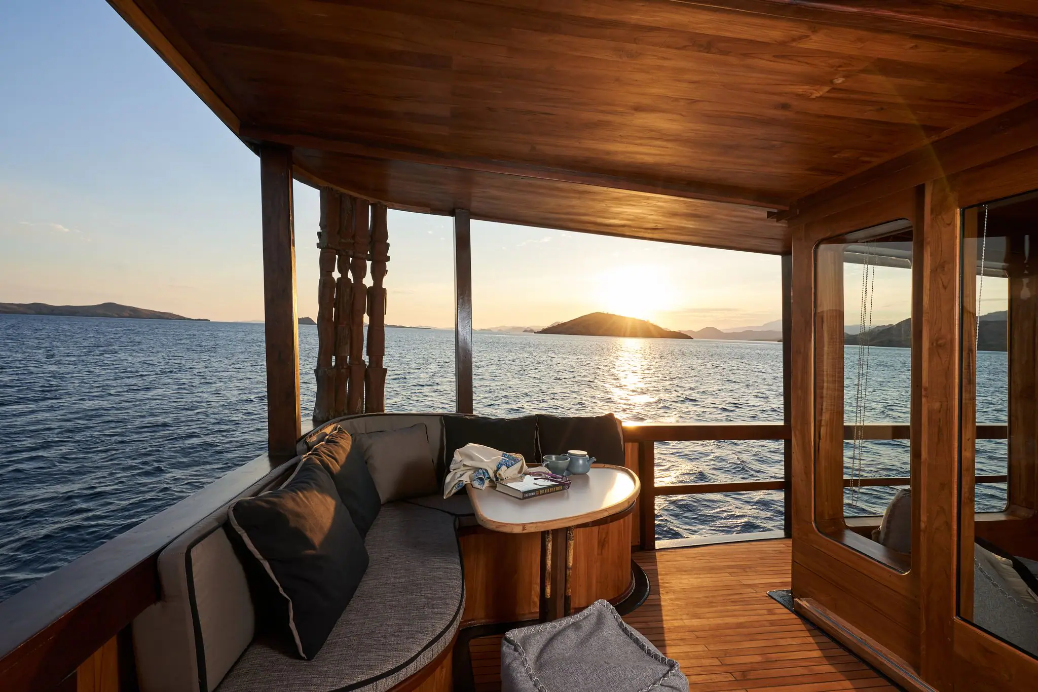 the-oracle-phinisi-yacht-stateroom-02