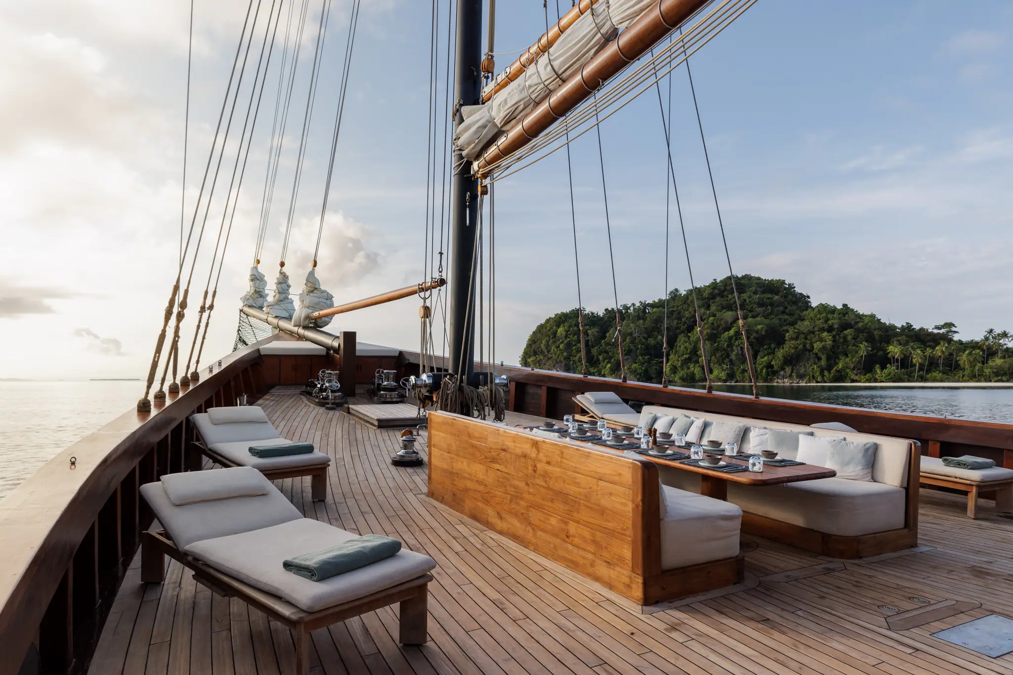 Vela Luxury Phinisi Yacht | Main Deck & Dining Area