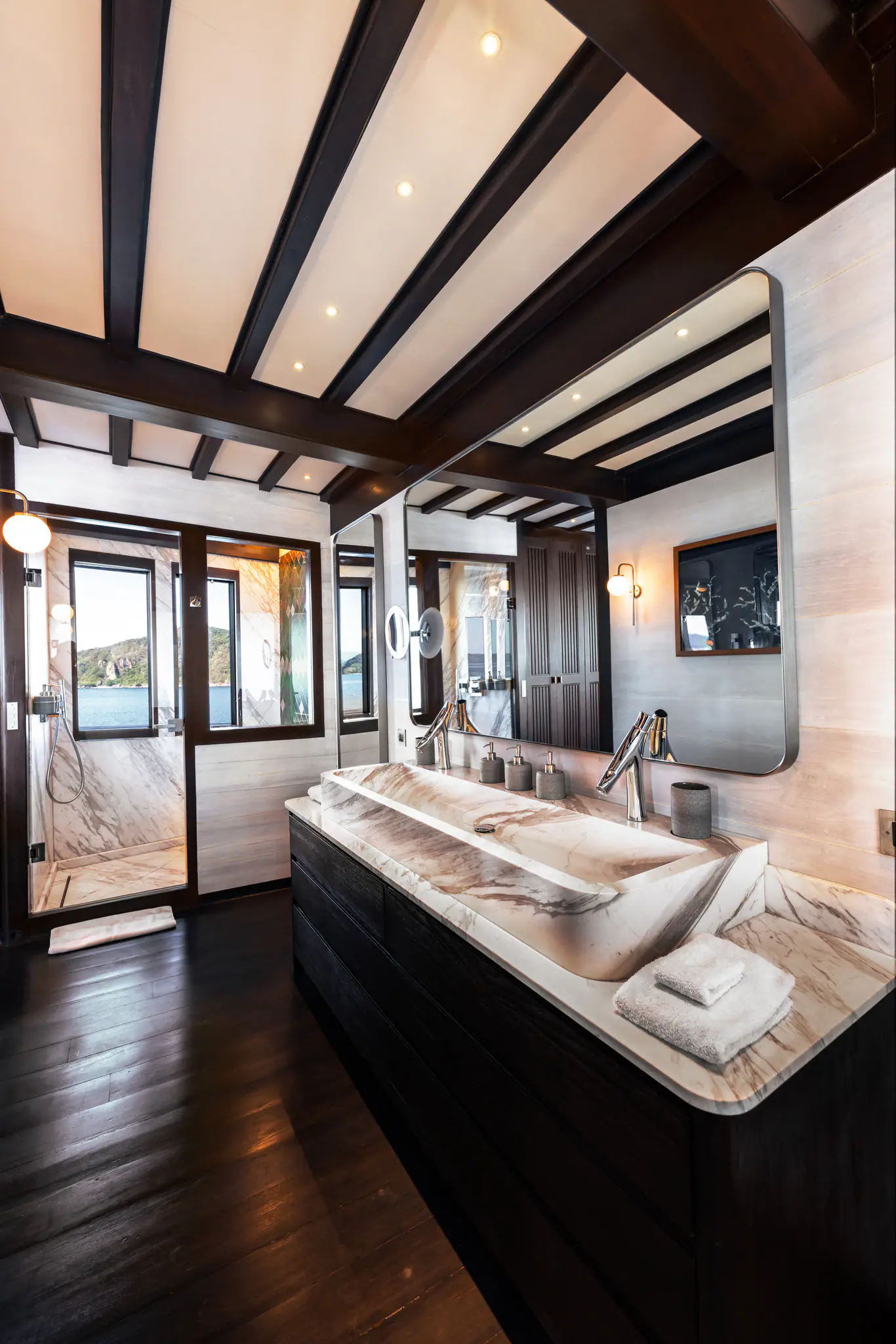 Vela Luxury Yacht - Master Cabin Bathroom