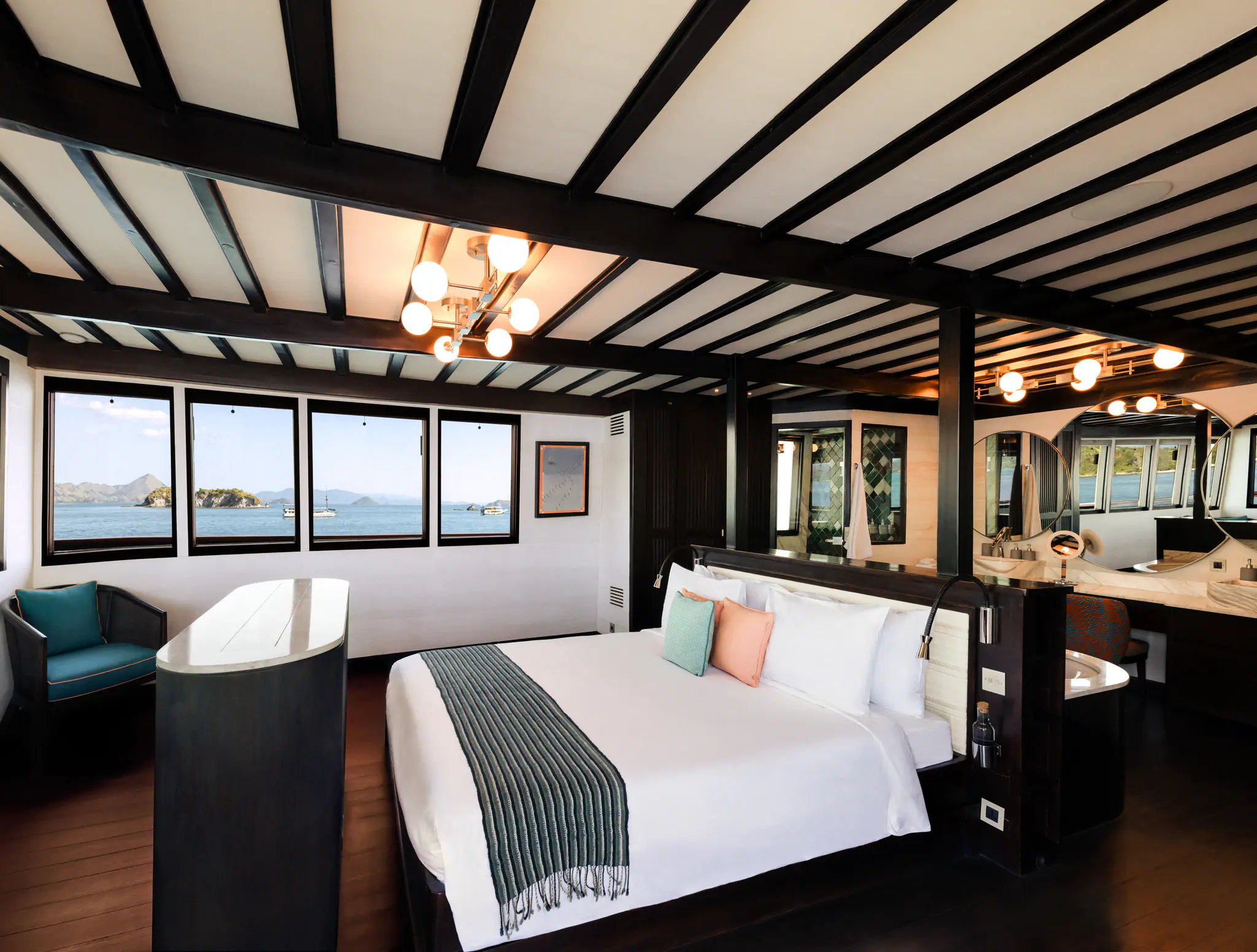 Vela Luxury Yacht - Owner's Suite 2