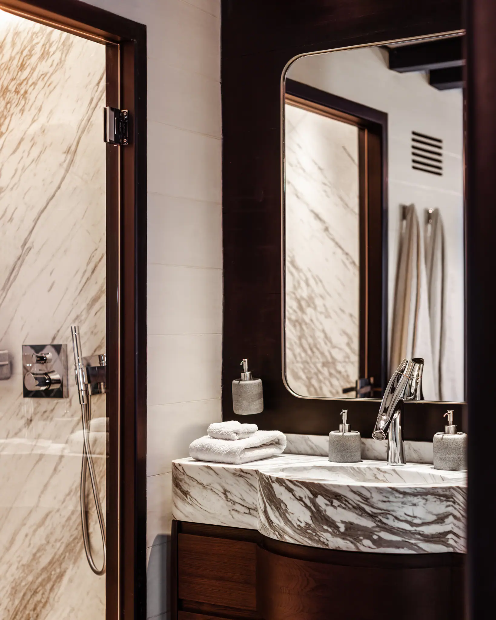 Vela Luxury Yacht - Staterooms Bathroom
